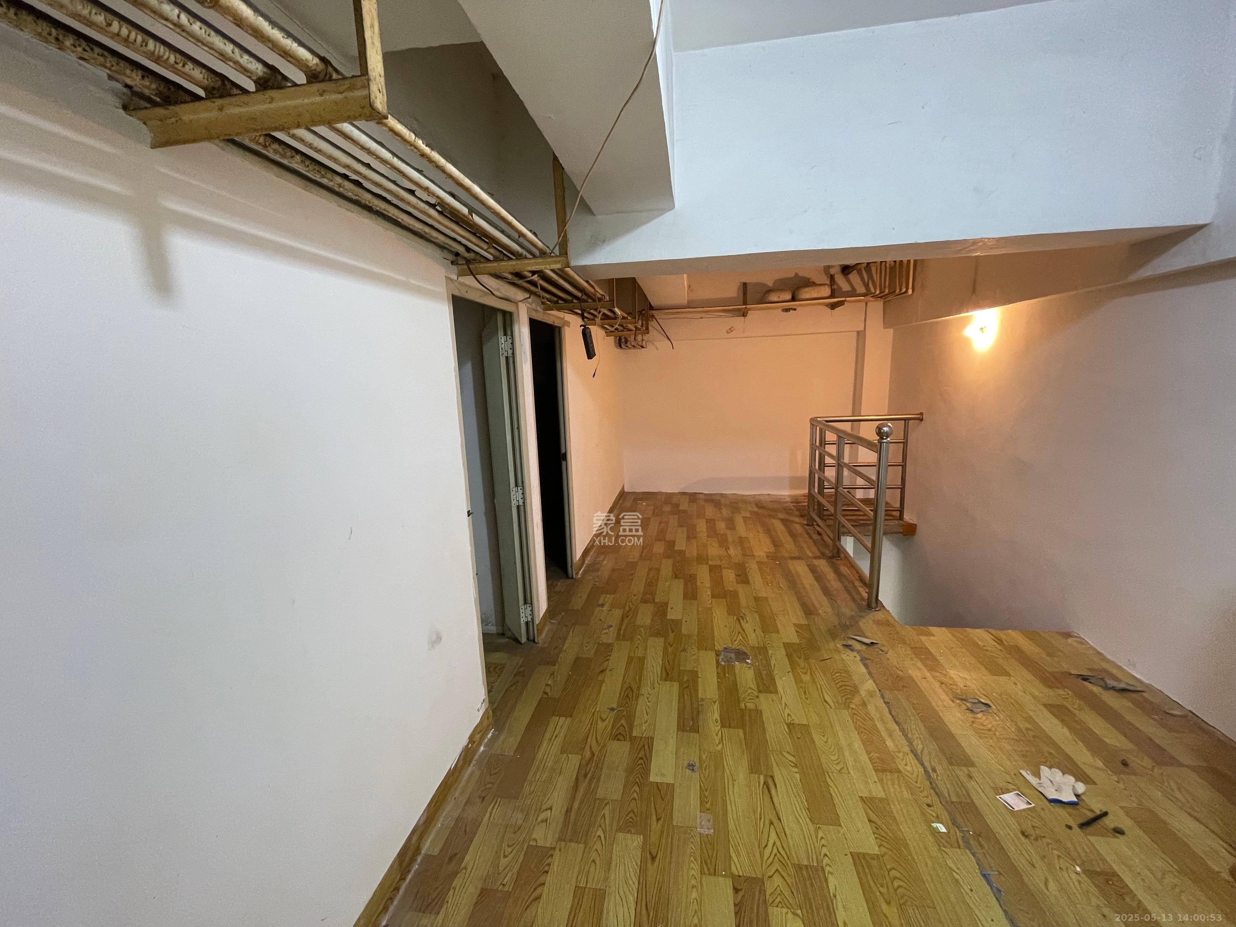 中南汽车世界   45.0㎡      2500.0元/月室内图