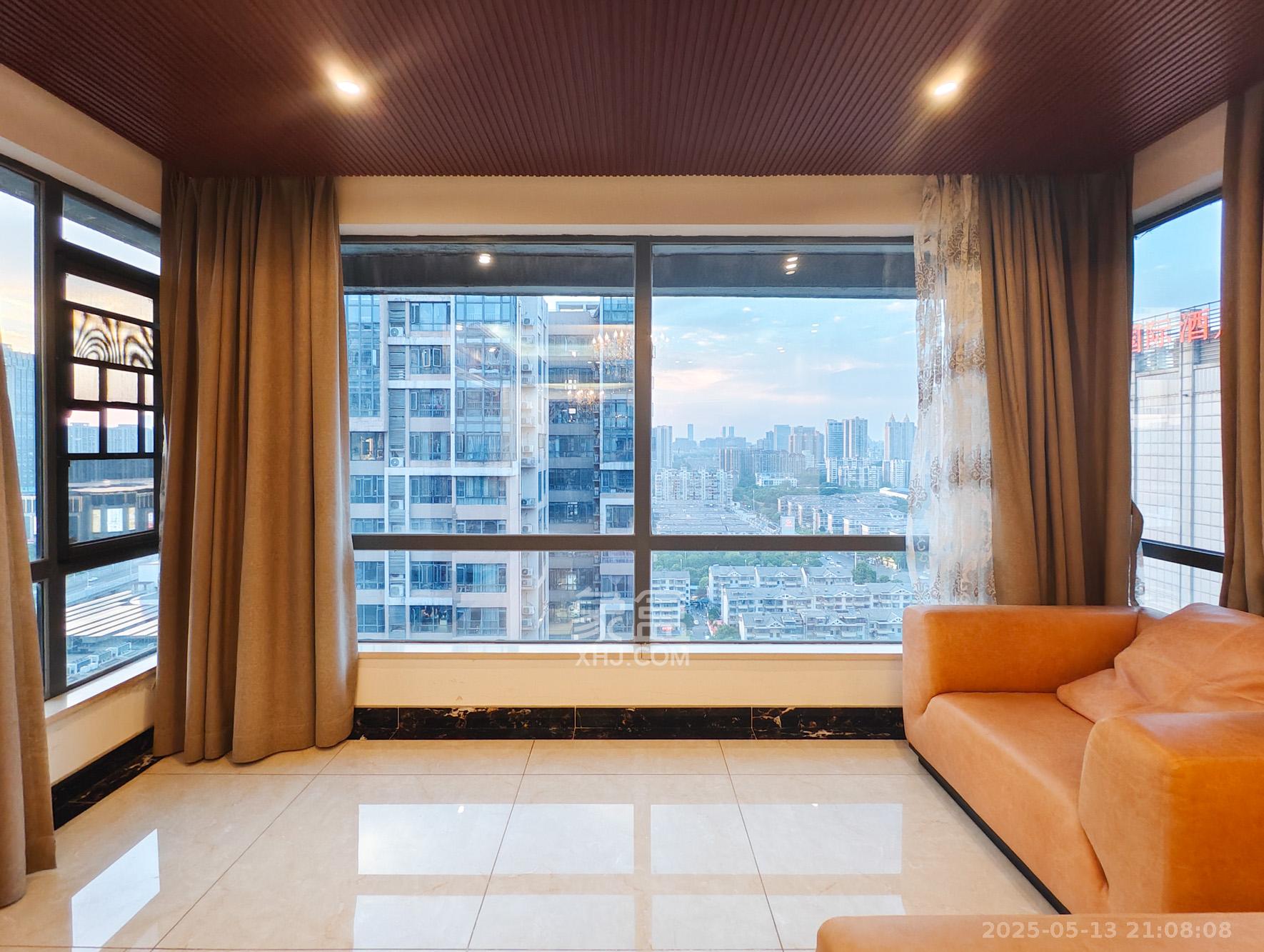 潇湘名城(新里程潇湘名城) 5室2厅2卫 162.0万 潇湘名城(新里程潇湘名城) 5室2厅2卫 162.0万阳台