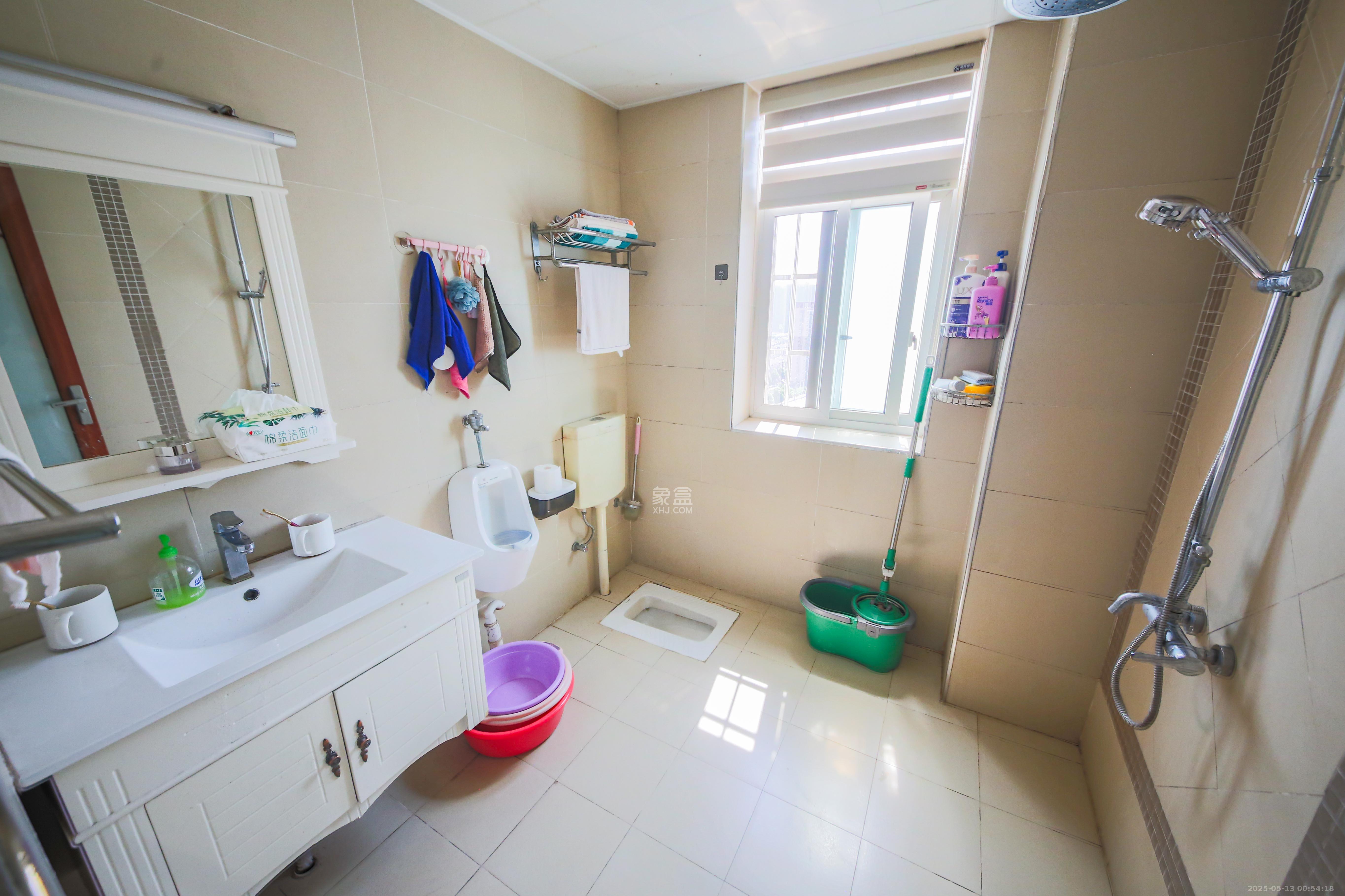 海利科院佳园 6室2厅2卫 180.0万 海利科院佳园 6室2厅2卫 180.0万卫生间