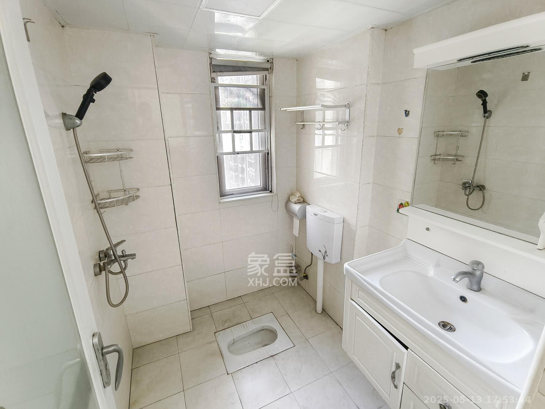 保利香槟国际 3室2厅1卫 62.0万 保利香槟国际 3室2厅1卫 62.0万卫生间