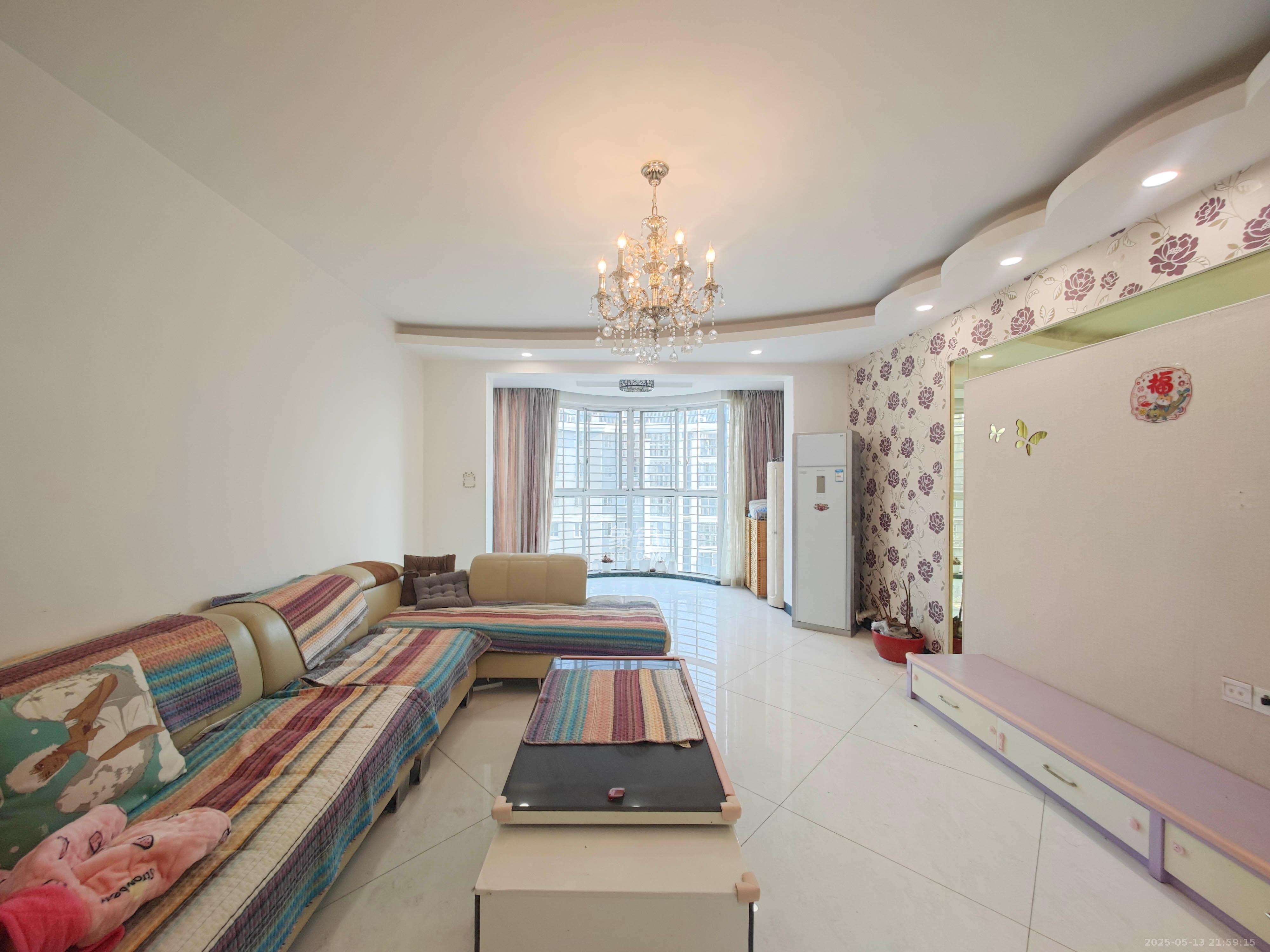 泰禹家园(彩云之翼家园一期、二期、三期) 4室2厅2卫 105.0万 泰禹家园(彩云之翼家园一期、二期、三期) 4室2厅2卫 105.0万客厅