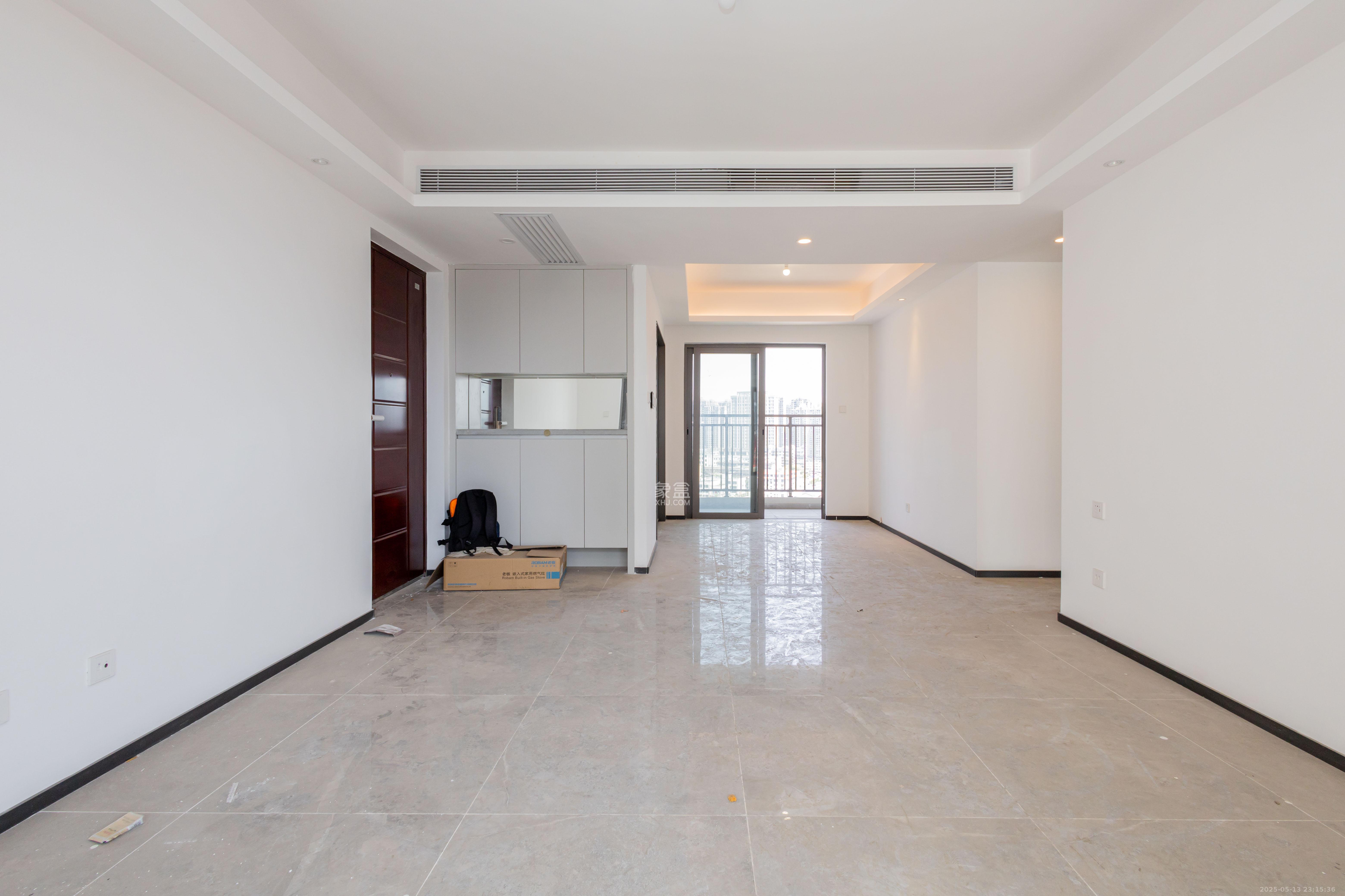 佳兆业滨江四季 4室2厅2卫 150.0万 佳兆业滨江四季 4室2厅2卫 150.0万客厅