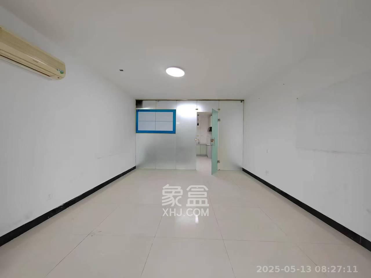 新時代廣場  1室0廳1衛(wèi)    2000.0元/月