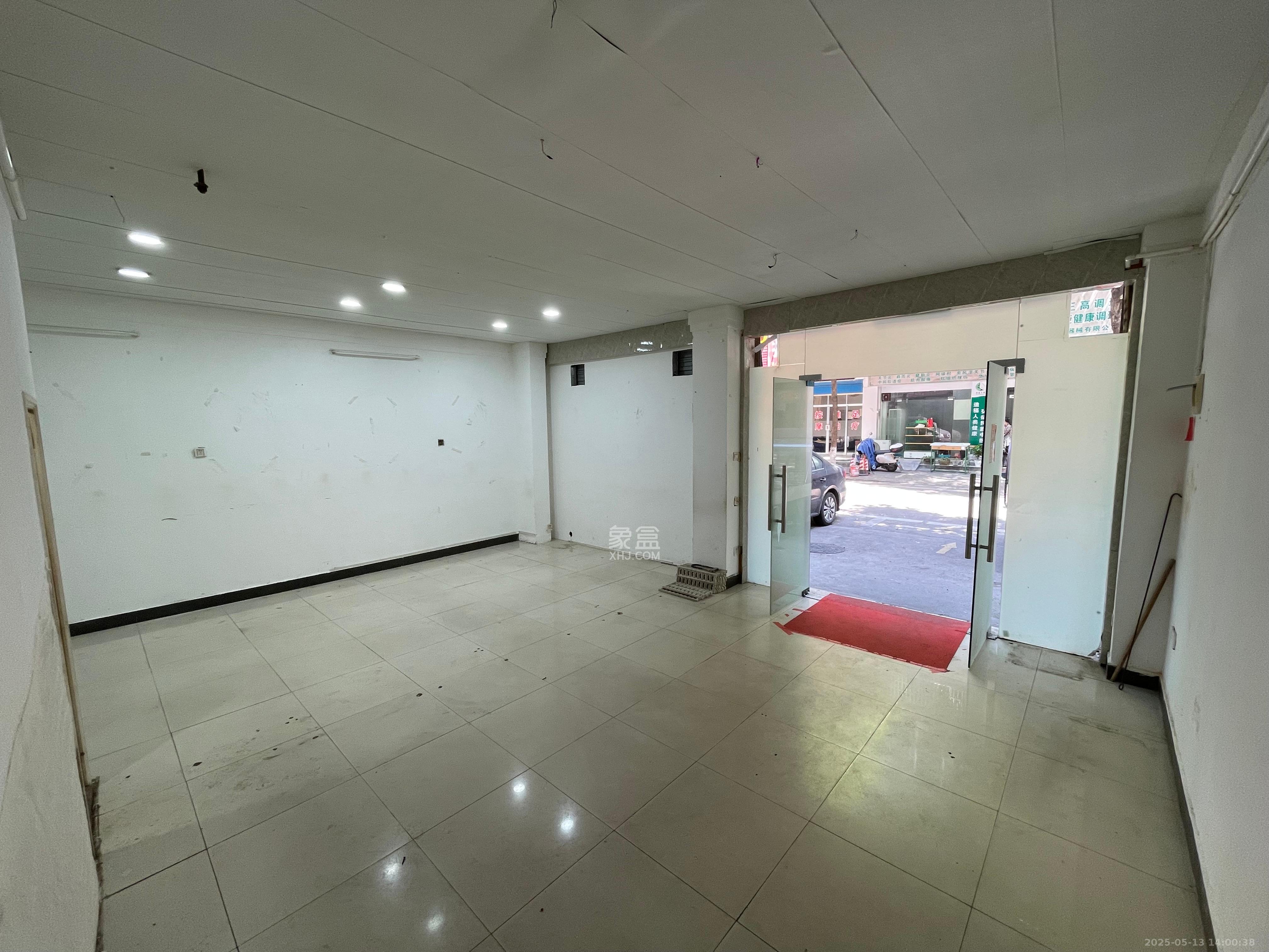 中南汽车世界   45.0㎡      2500.0元/月室内图