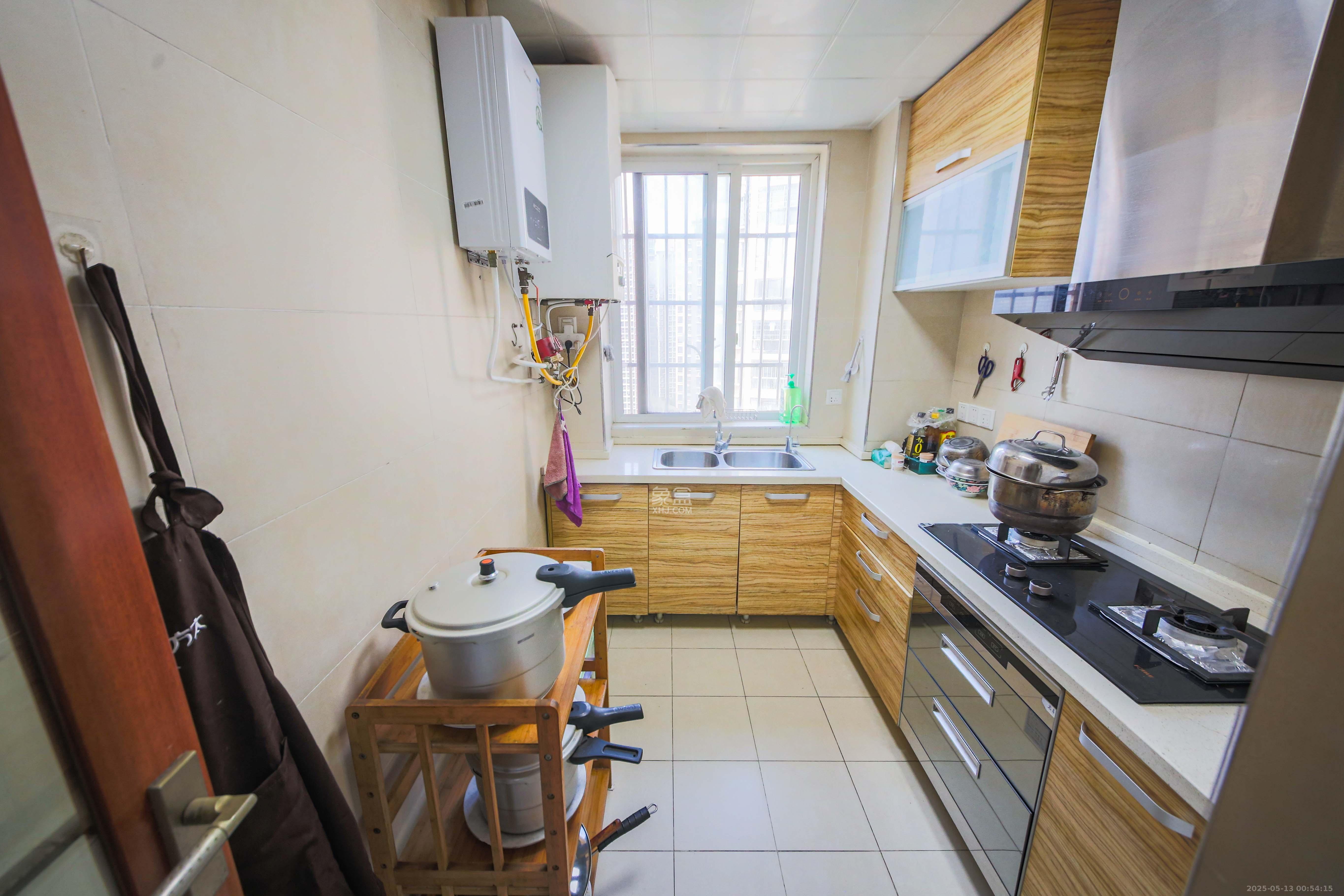 海利科院佳园 6室2厅2卫 180.0万 海利科院佳园 6室2厅2卫 180.0万厨房