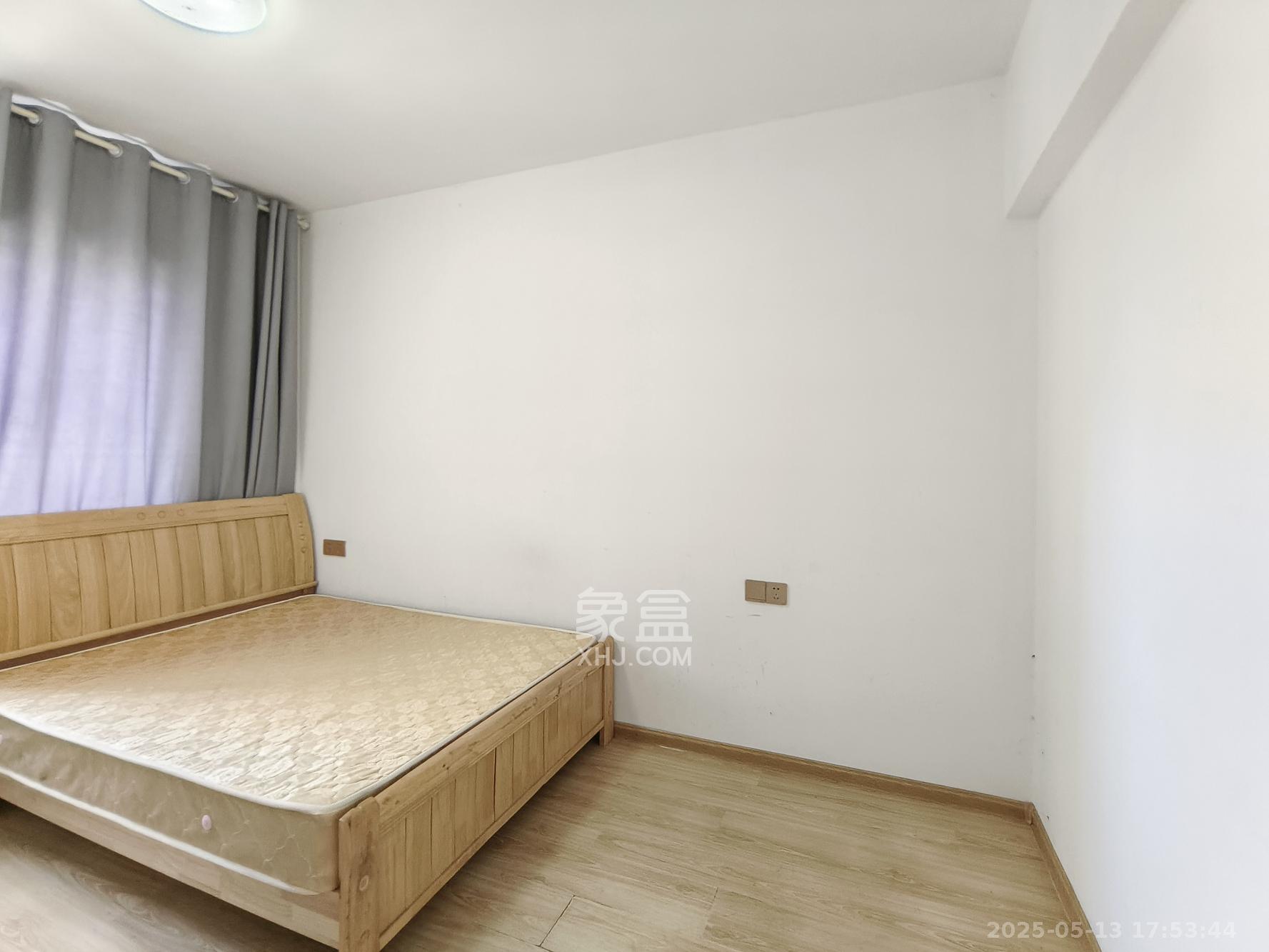 保利香槟国际 3室2厅1卫 62.0万 保利香槟国际 3室2厅1卫 62.0万卧室