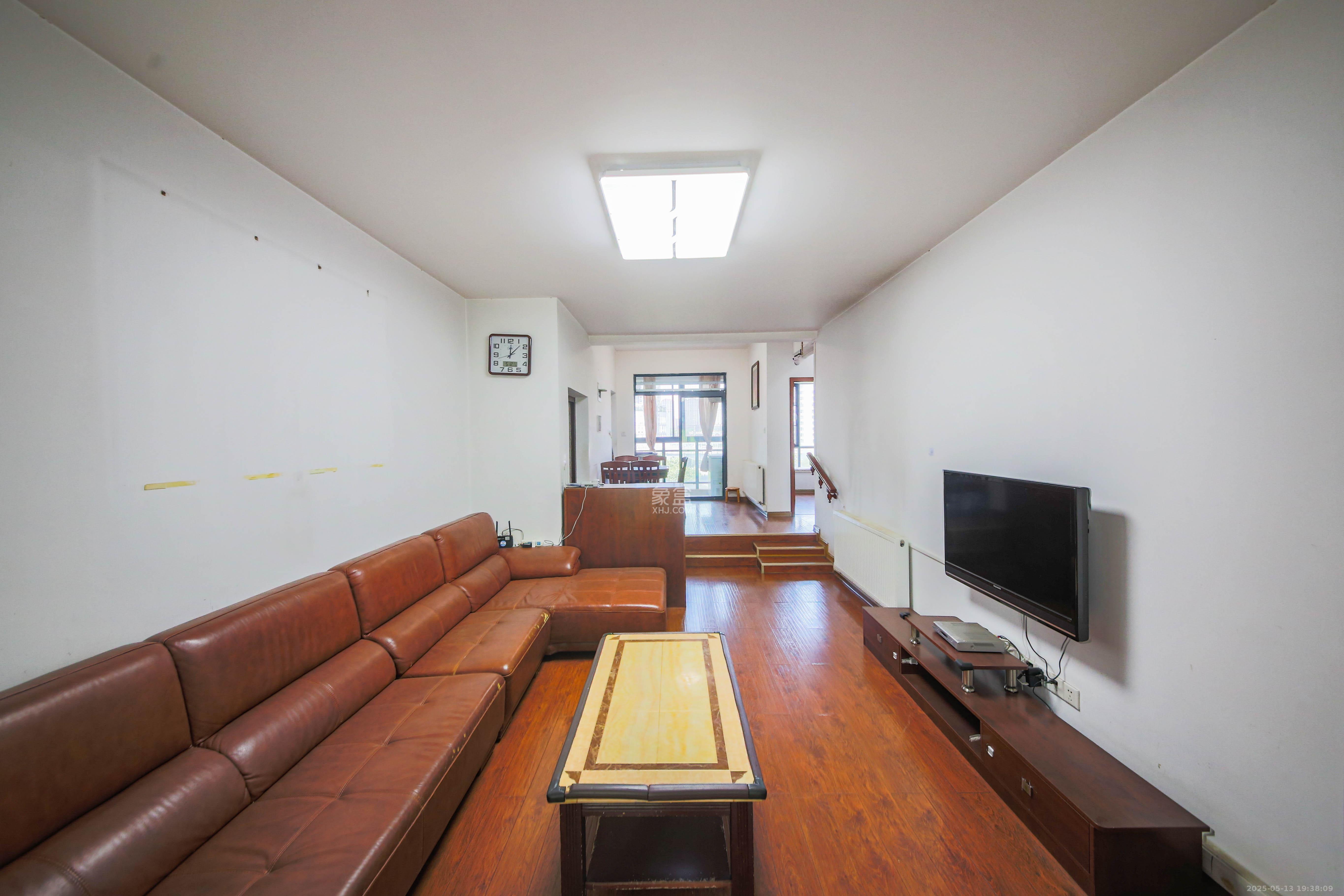 奥林匹克花园 2室2厅1卫 68.0万 奥林匹克花园 2室2厅1卫 68.0万客厅