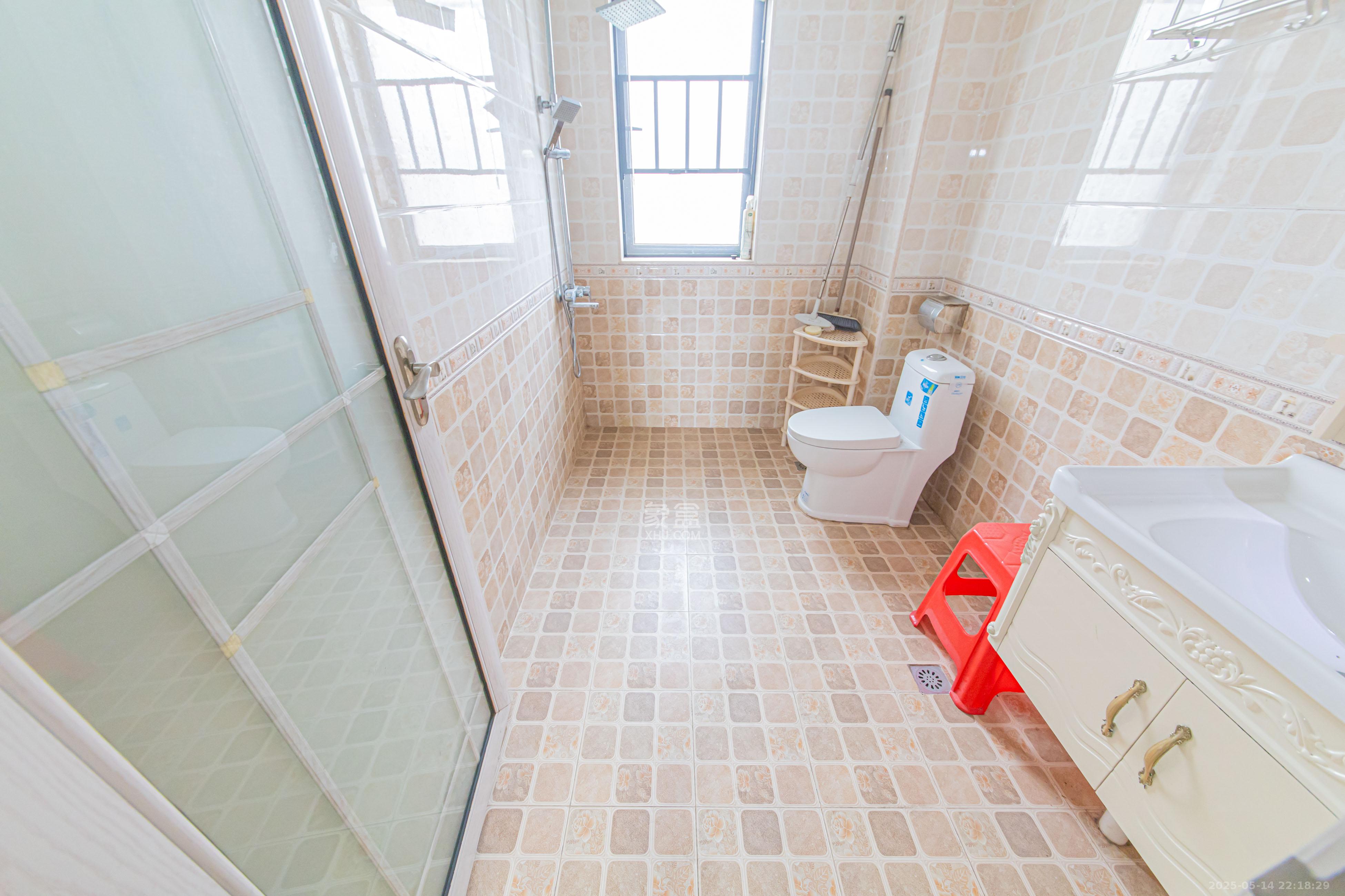 中建芙蓉嘉苑 3室2厅2卫 107.0万 中建芙蓉嘉苑 3室2厅2卫 107.0万卫生间