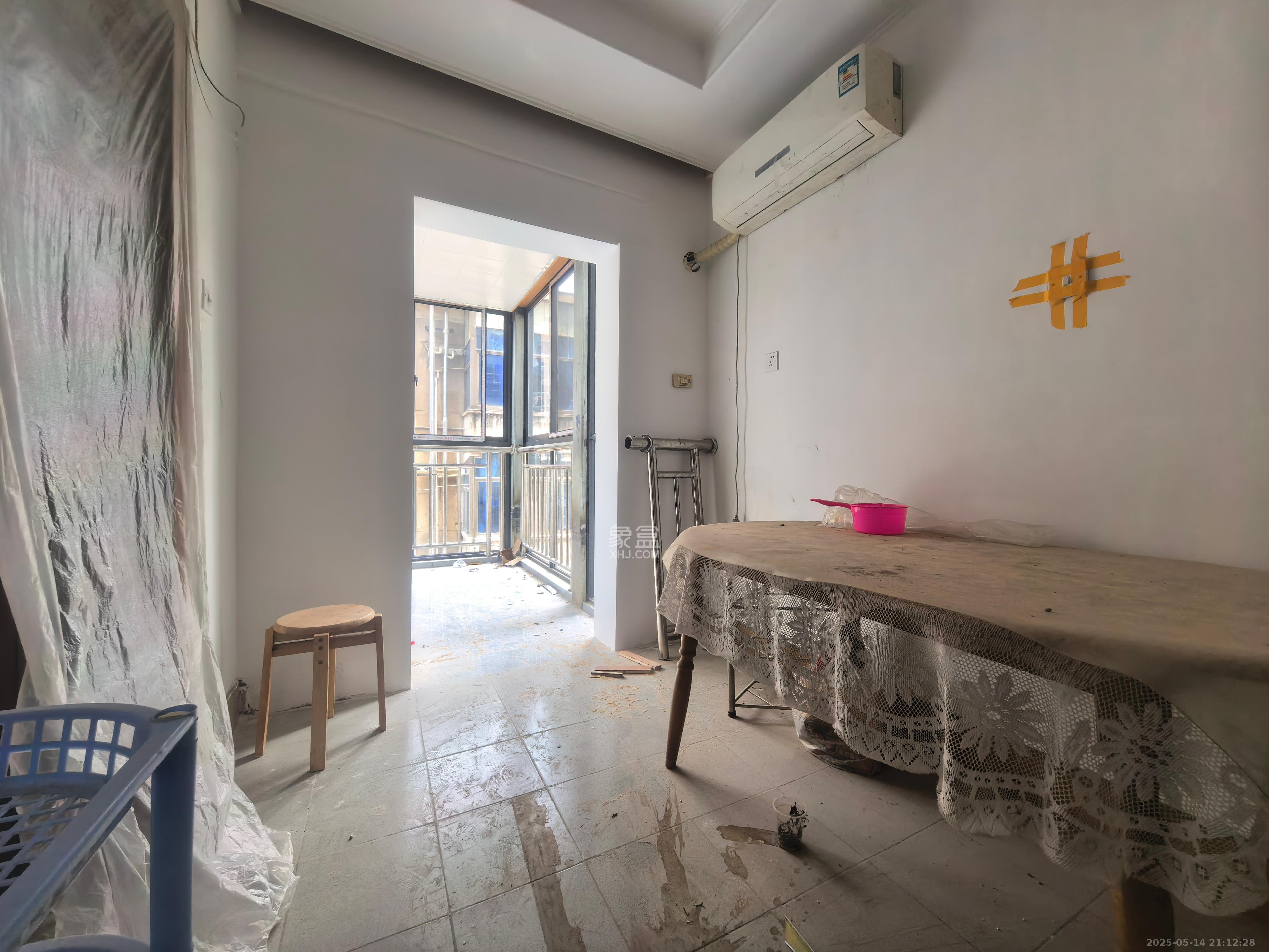 湘农桥社区 2室1厅1卫 2000.0元/月 湘农桥社区 2室1厅1卫 2000.0元/月室内图