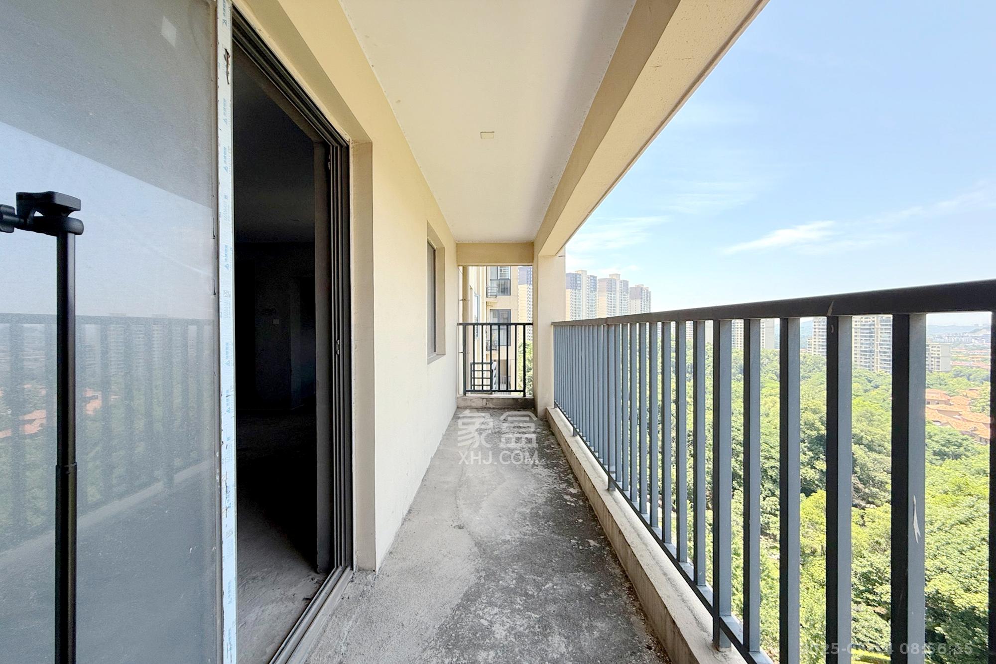 中粮鸿云 3室2厅2卫 62.6万 中粮鸿云 3室2厅2卫 62.6万阳台