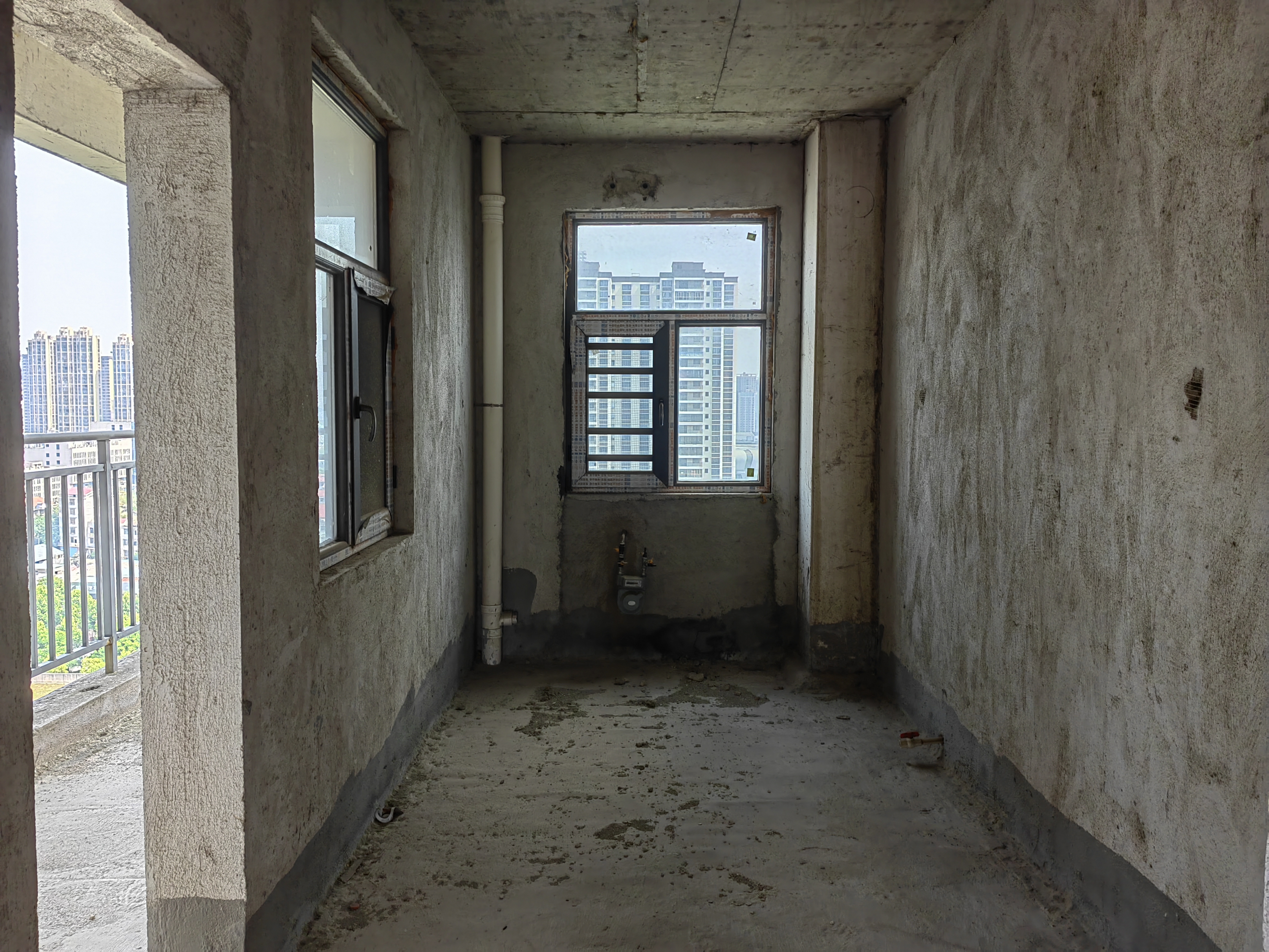 和泰嘉园(区税务局家属楼) 5室2厅2卫 99.8万 和泰嘉园(区税务局家属楼) 5室2厅2卫 99.8万客厅