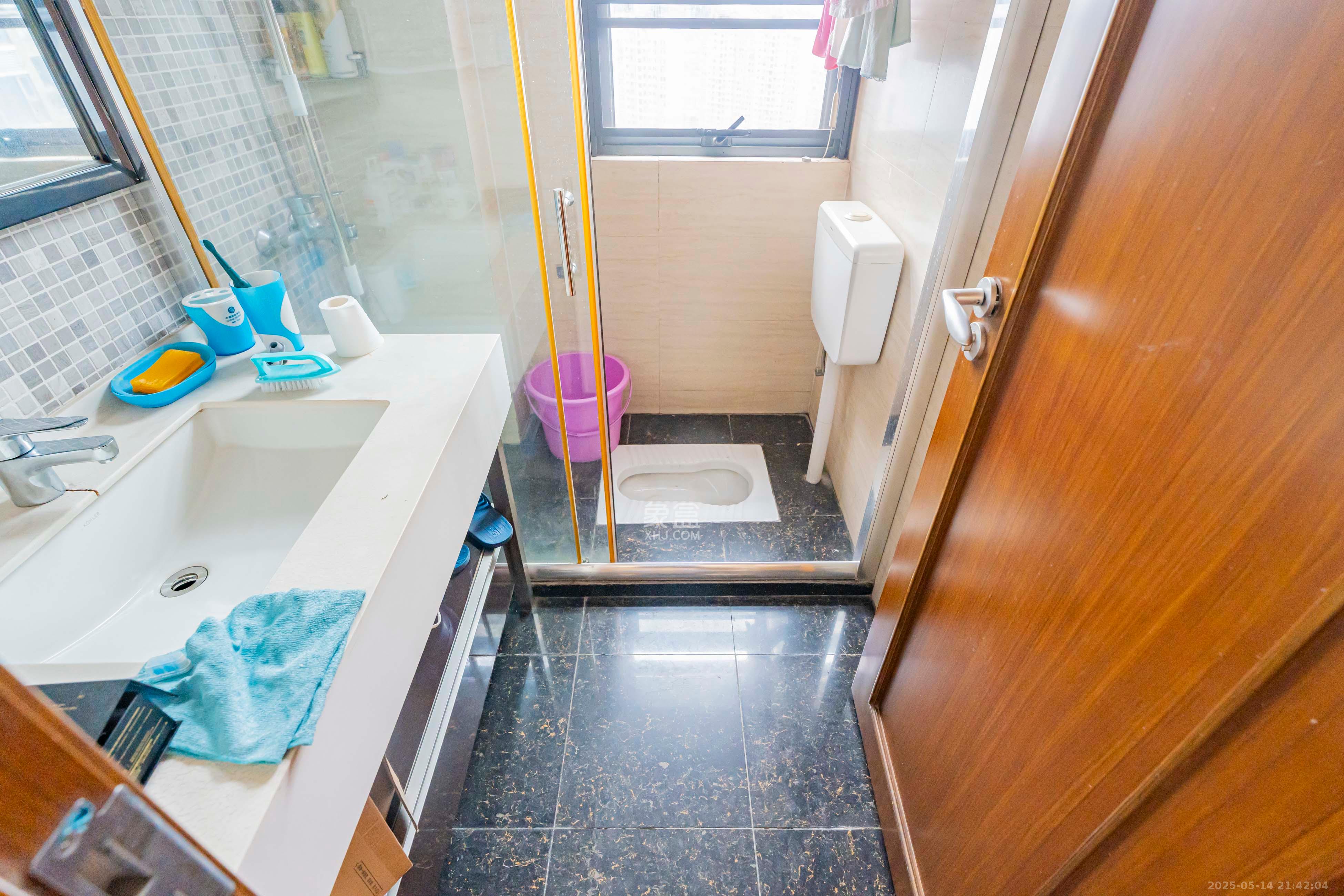 藏珑湖上国际花园 3室2厅2卫 103.0万 藏珑湖上国际花园 3室2厅2卫 103.0万卫生间