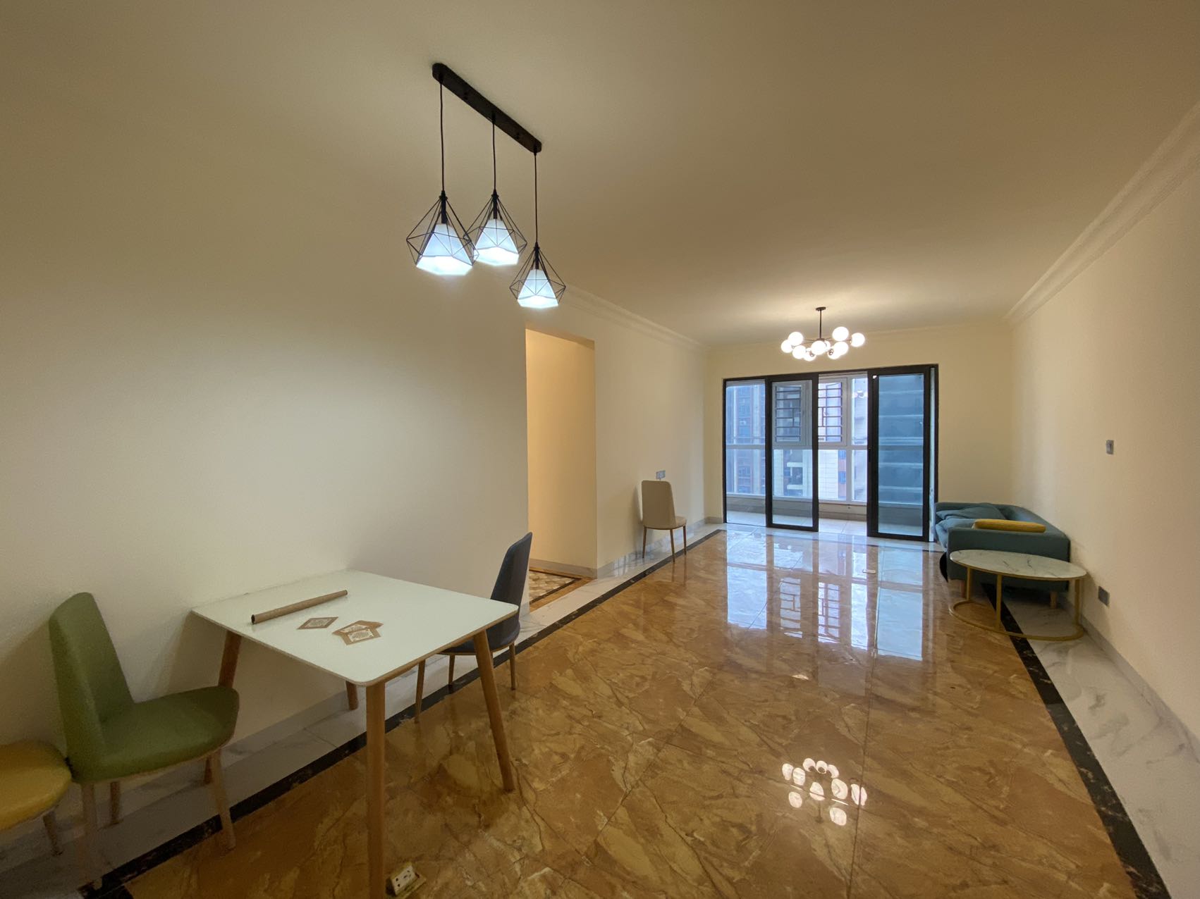 碧桂园梓山府 3室2厅2卫 1800.0元/月 碧桂园梓山府 3室2厅2卫 1800.0元/月室内图