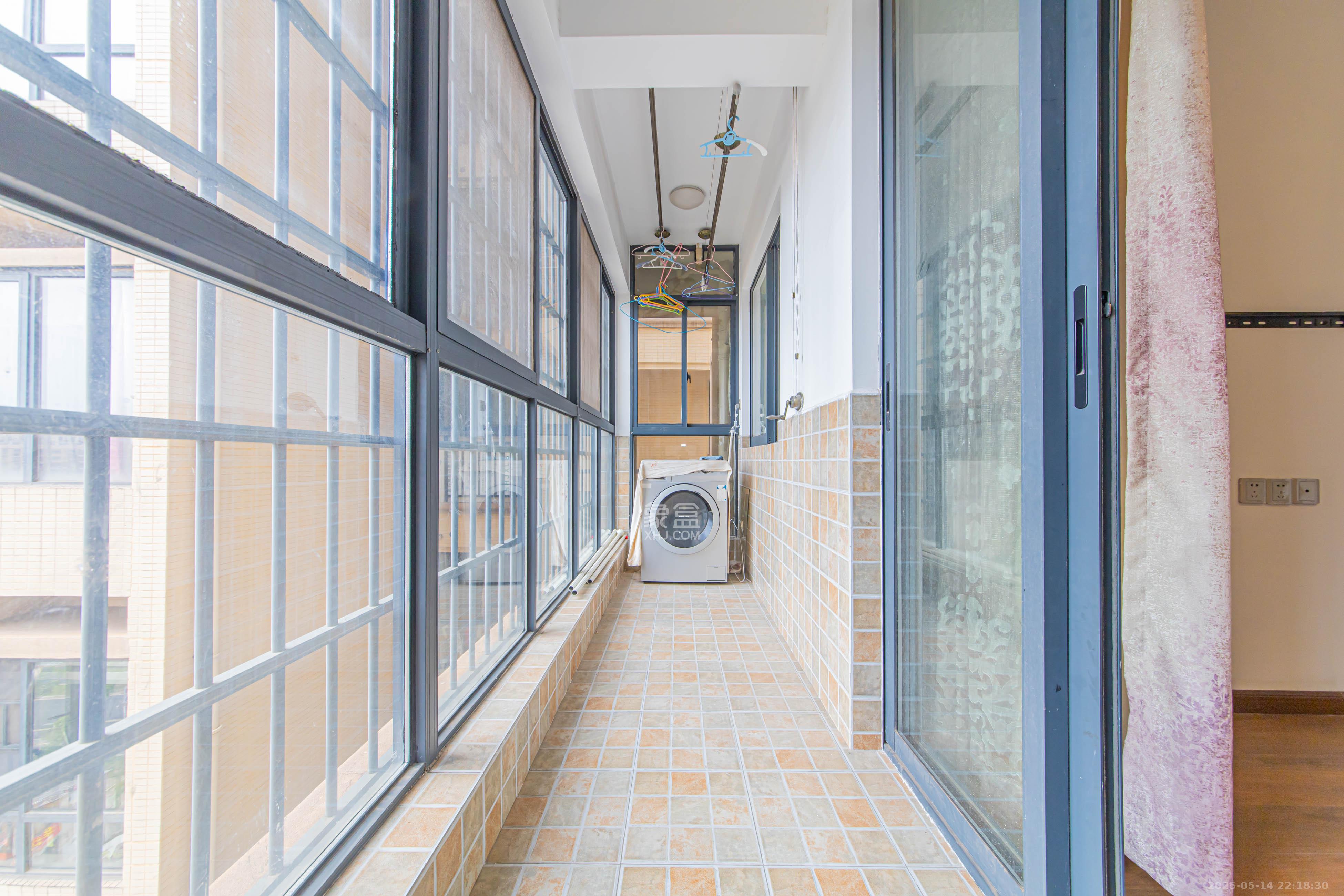 中建芙蓉嘉苑 3室2厅2卫 107.0万 中建芙蓉嘉苑 3室2厅2卫 107.0万阳台