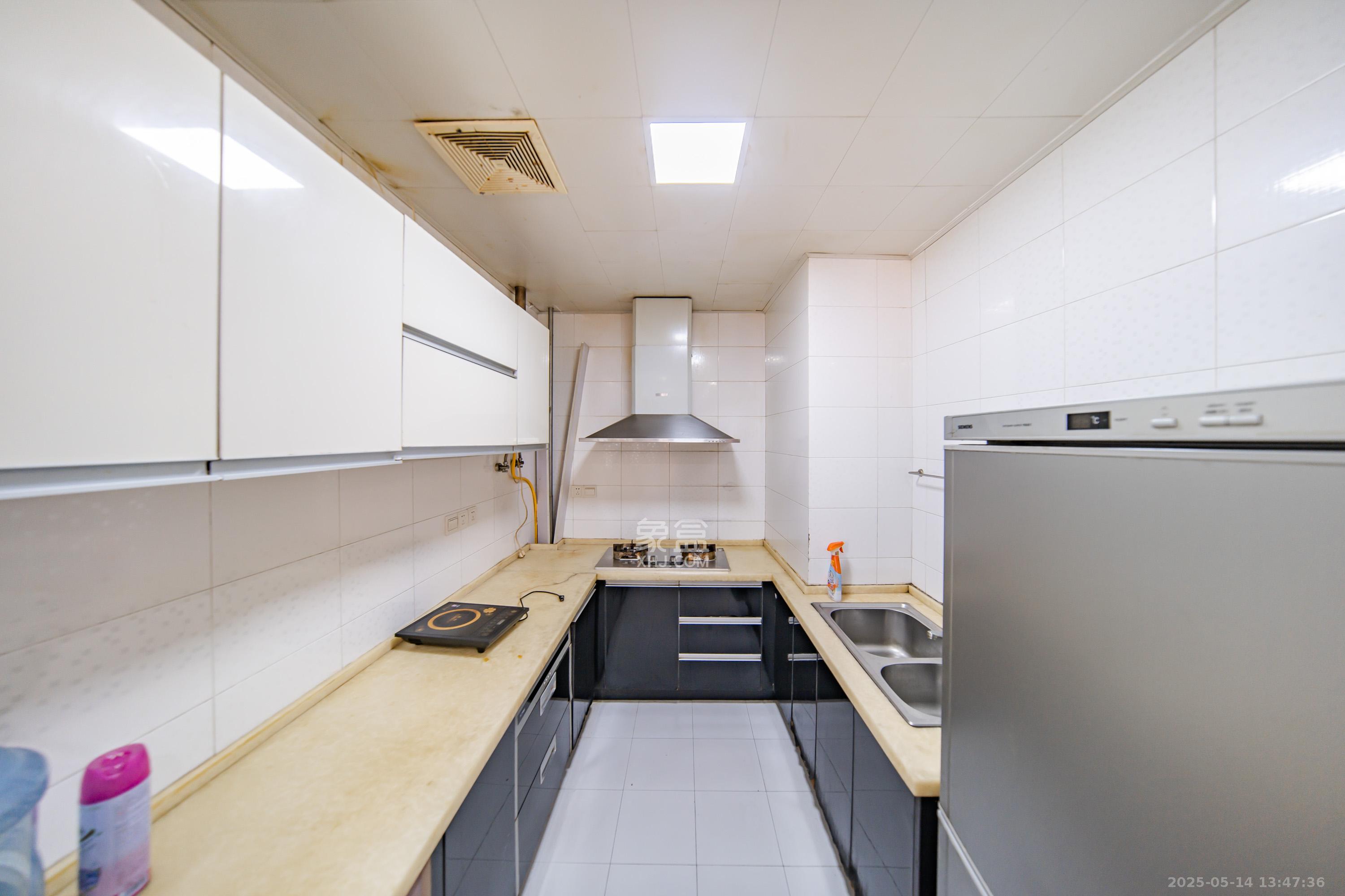 阳光100二期 4室2厅1卫 112.0万 阳光100二期 4室2厅1卫 112.0万卧室