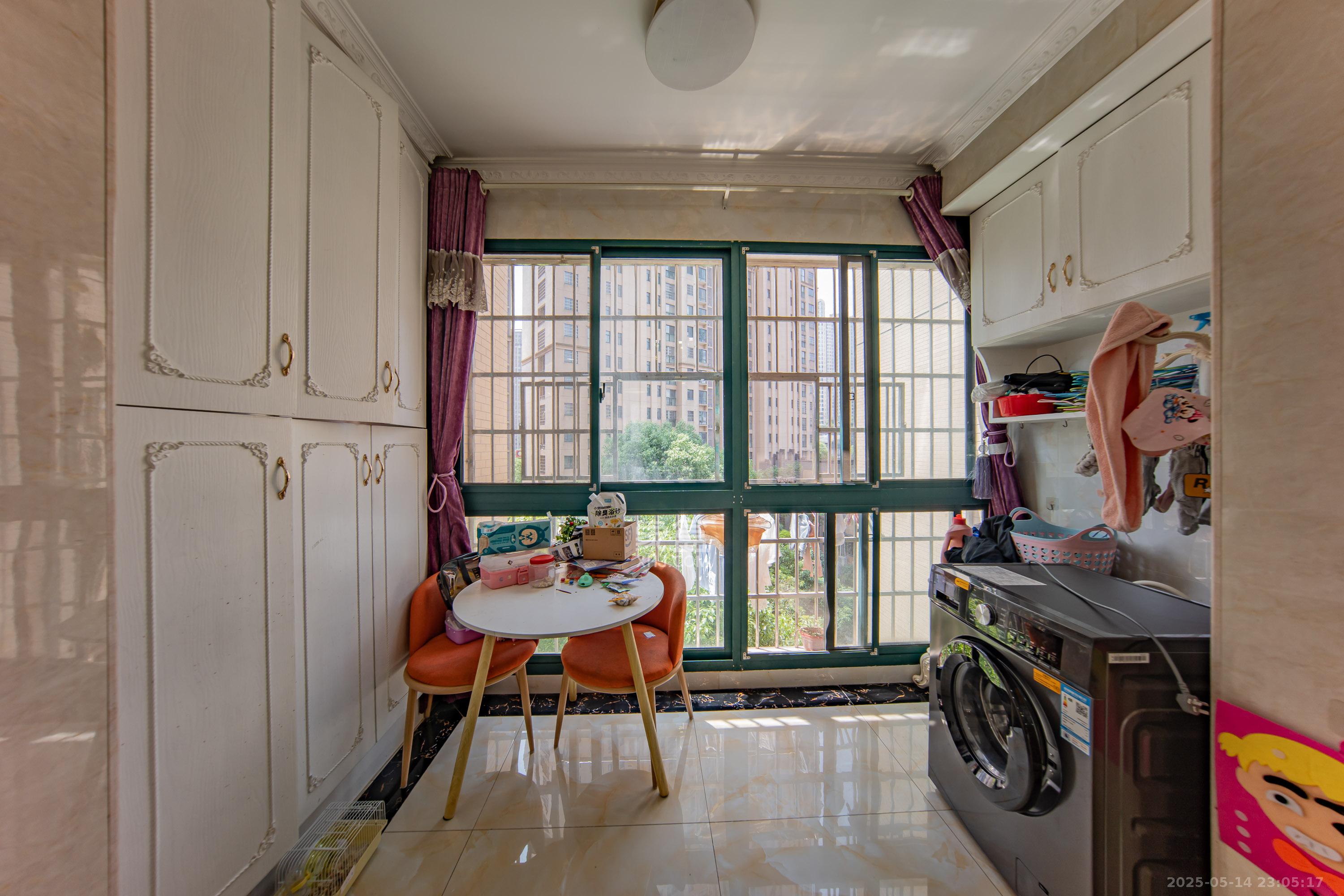 洋湖时代 3室2厅2卫 73.8万 洋湖时代 3室2厅2卫 73.8万阳台