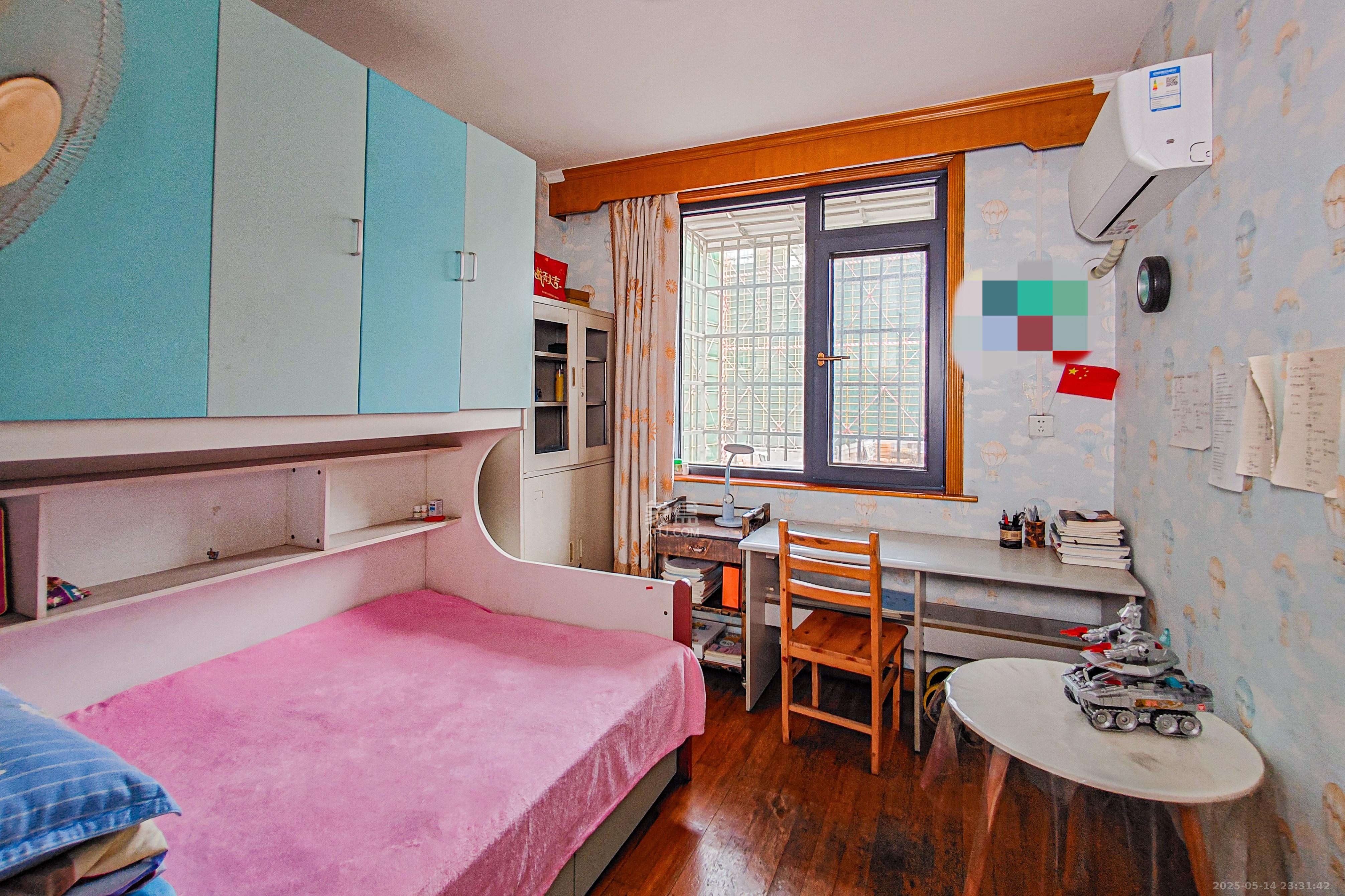 楚湘街二条巷散盘 3室2厅2卫 119.8万 楚湘街二条巷散盘 3室2厅2卫 119.8万卧室