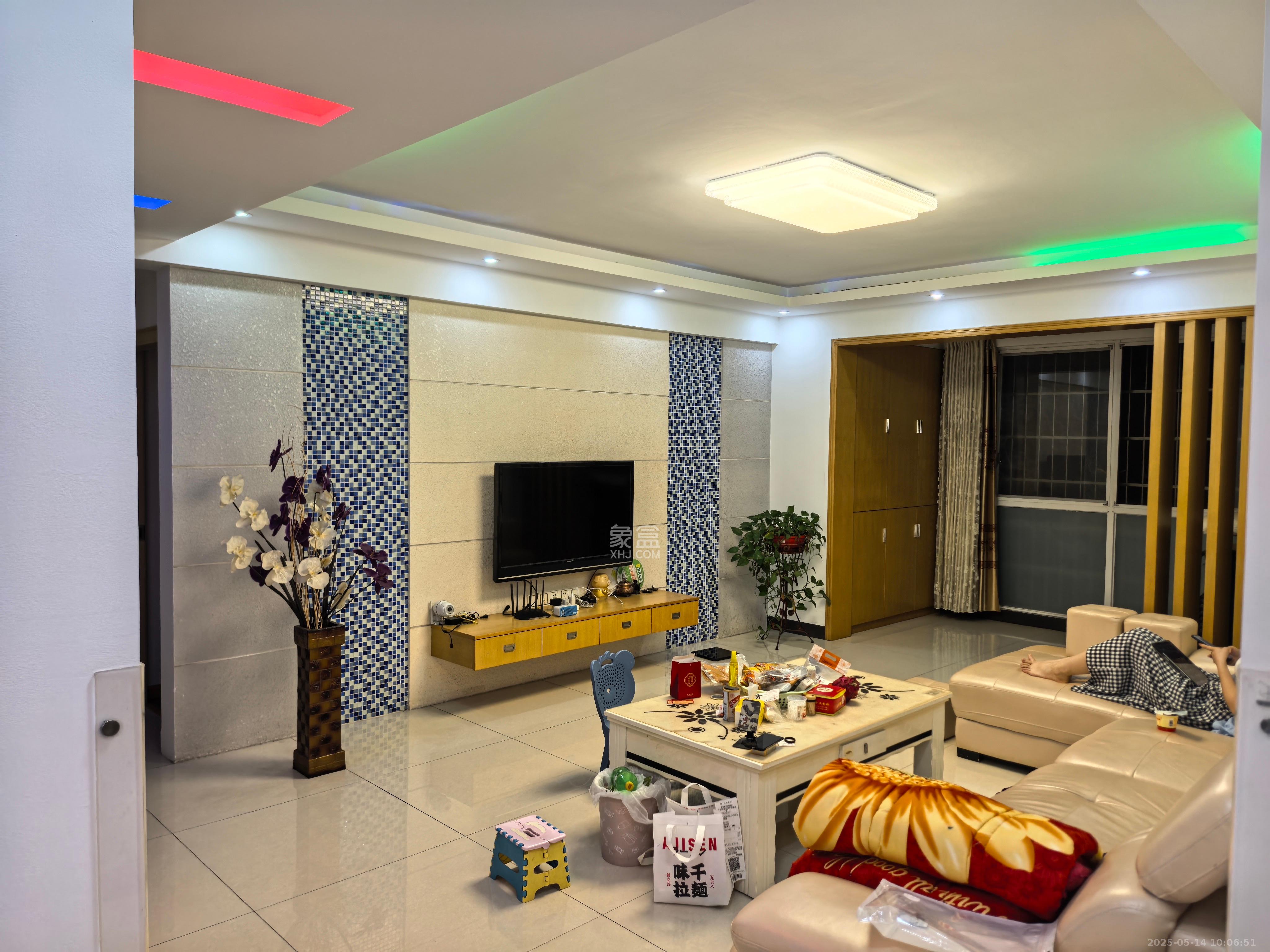 彩都公寓  3室2厅1卫    2400.0元/月 彩都公寓  3室2厅1卫    2400.0元/月