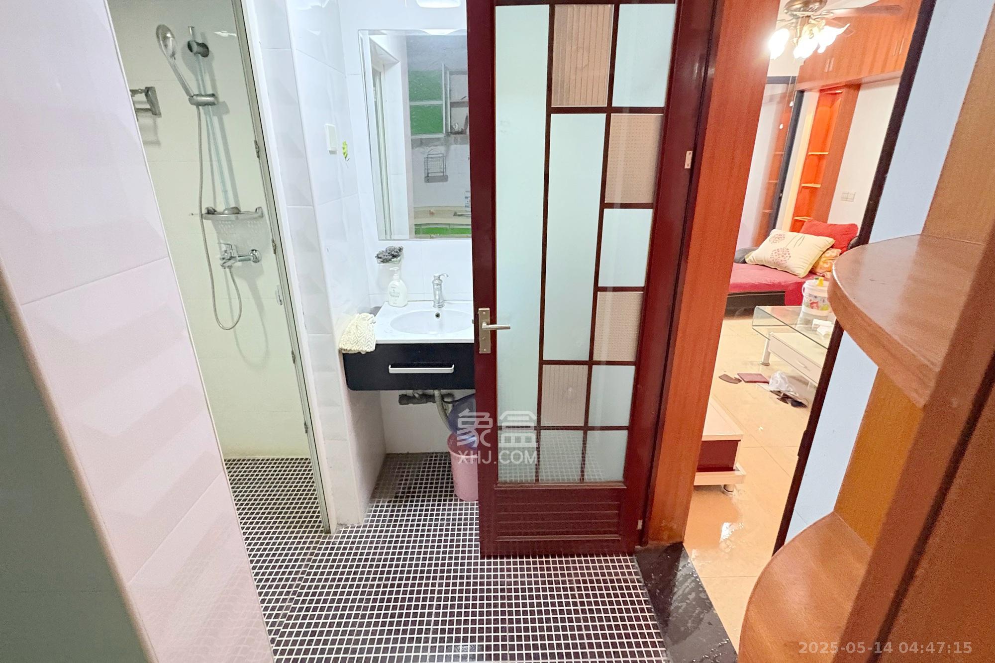 万象新天  3室2厅2卫   135.00万卫生间
