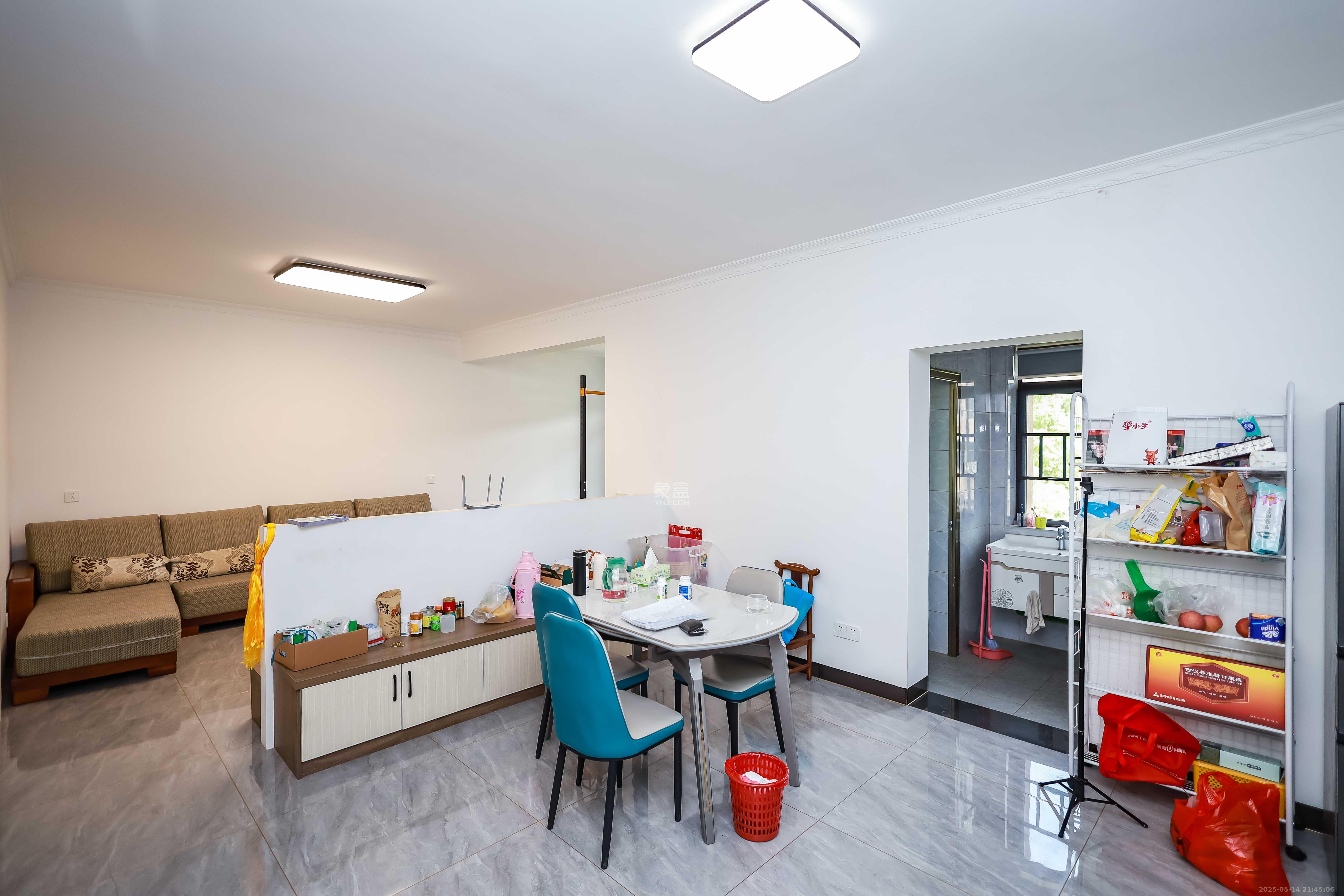 省少管所单位房 3室2厅2卫 73.8万 省少管所单位房 3室2厅2卫 73.8万客厅