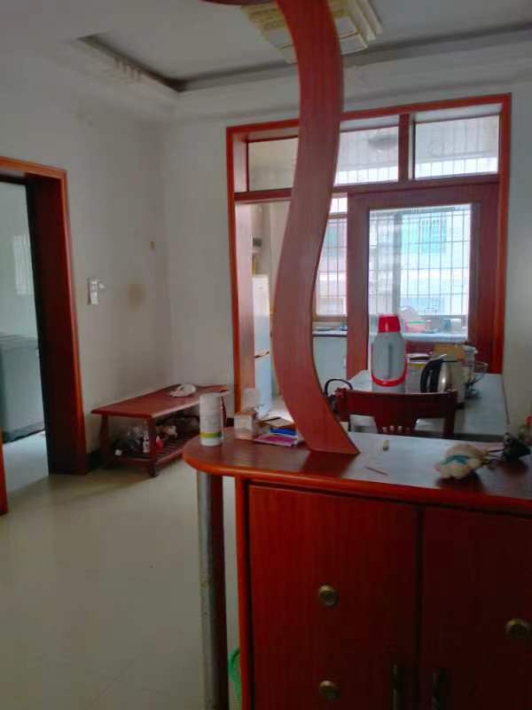 金信花园 4室2厅0卫 80.0万 金信花园 4室2厅0卫 80.0万客厅