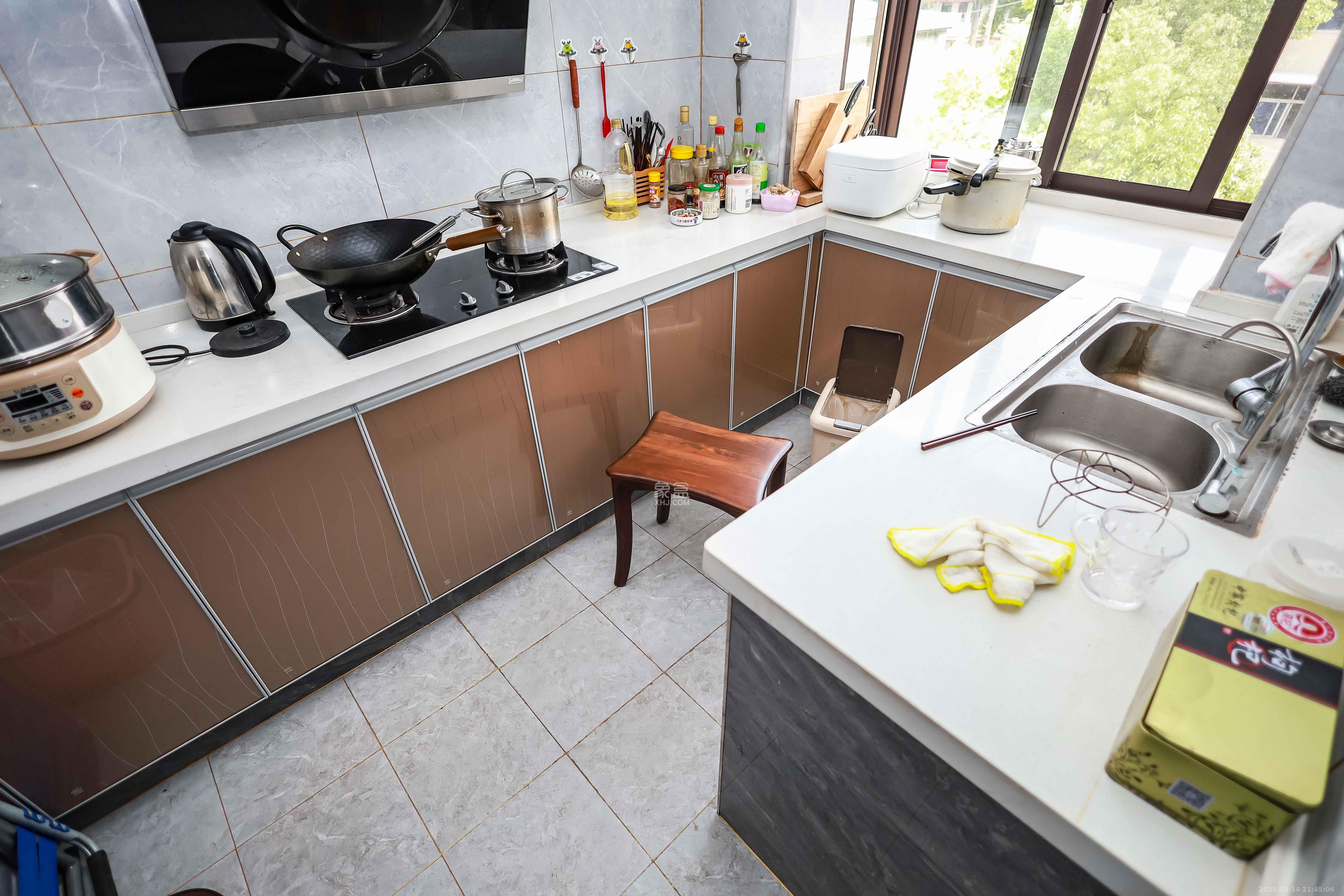 省少管所单位房 3室2厅2卫 73.8万 省少管所单位房 3室2厅2卫 73.8万厨房