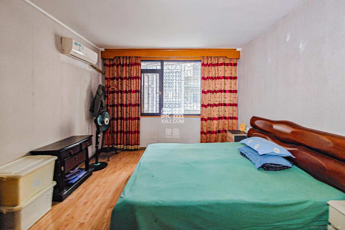 楚湘街二条巷散盘 3室2厅2卫 119.8万 楚湘街二条巷散盘 3室2厅2卫 119.8万卧室