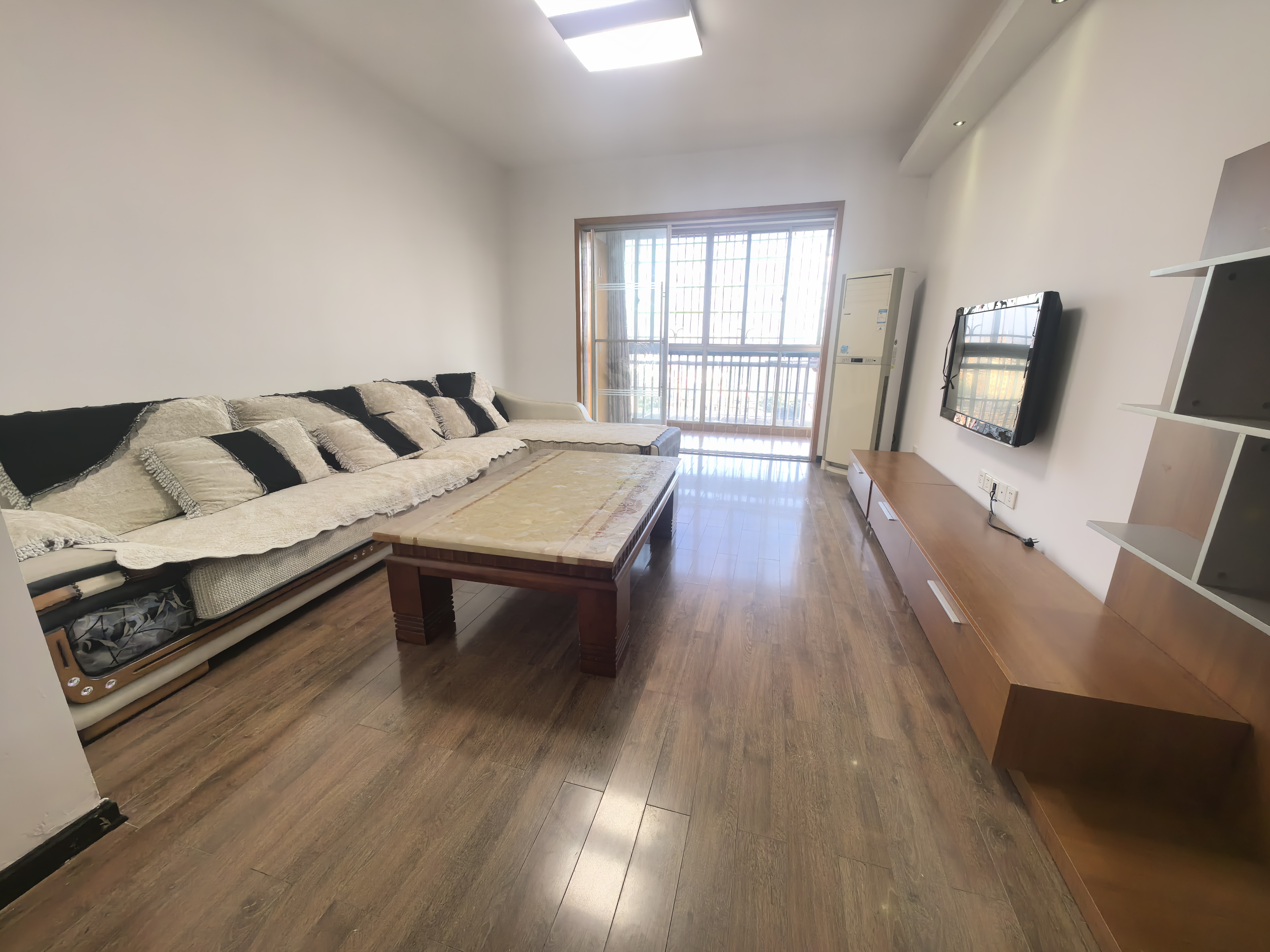 泉塘湾一期 3室2厅2卫 45.0万 泉塘湾一期 3室2厅2卫 45.0万室内图