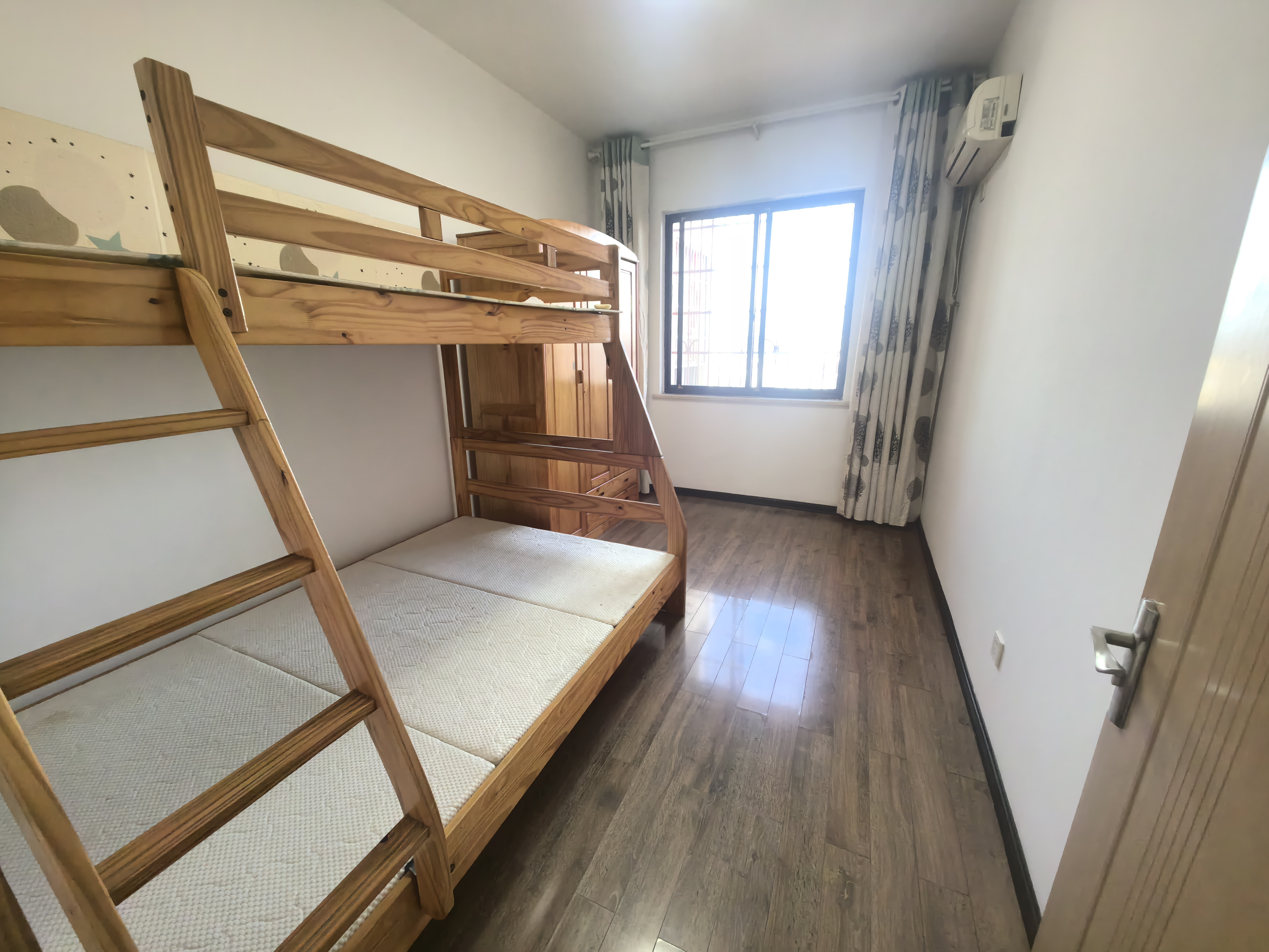 泉塘湾一期 3室2厅2卫 45.0万 泉塘湾一期 3室2厅2卫 45.0万室内图