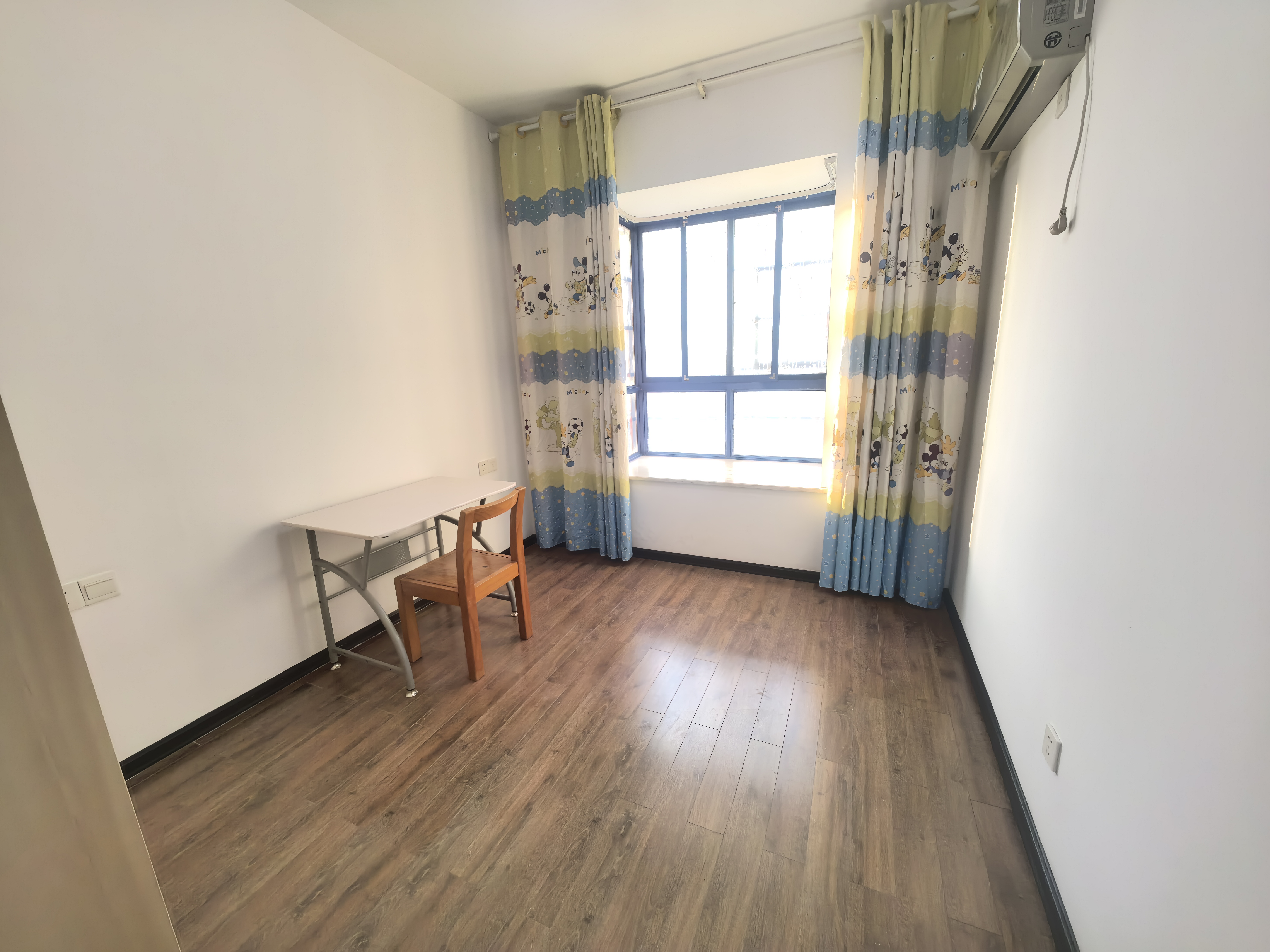 泉塘湾一期 3室2厅2卫 45.0万 泉塘湾一期 3室2厅2卫 45.0万室内图