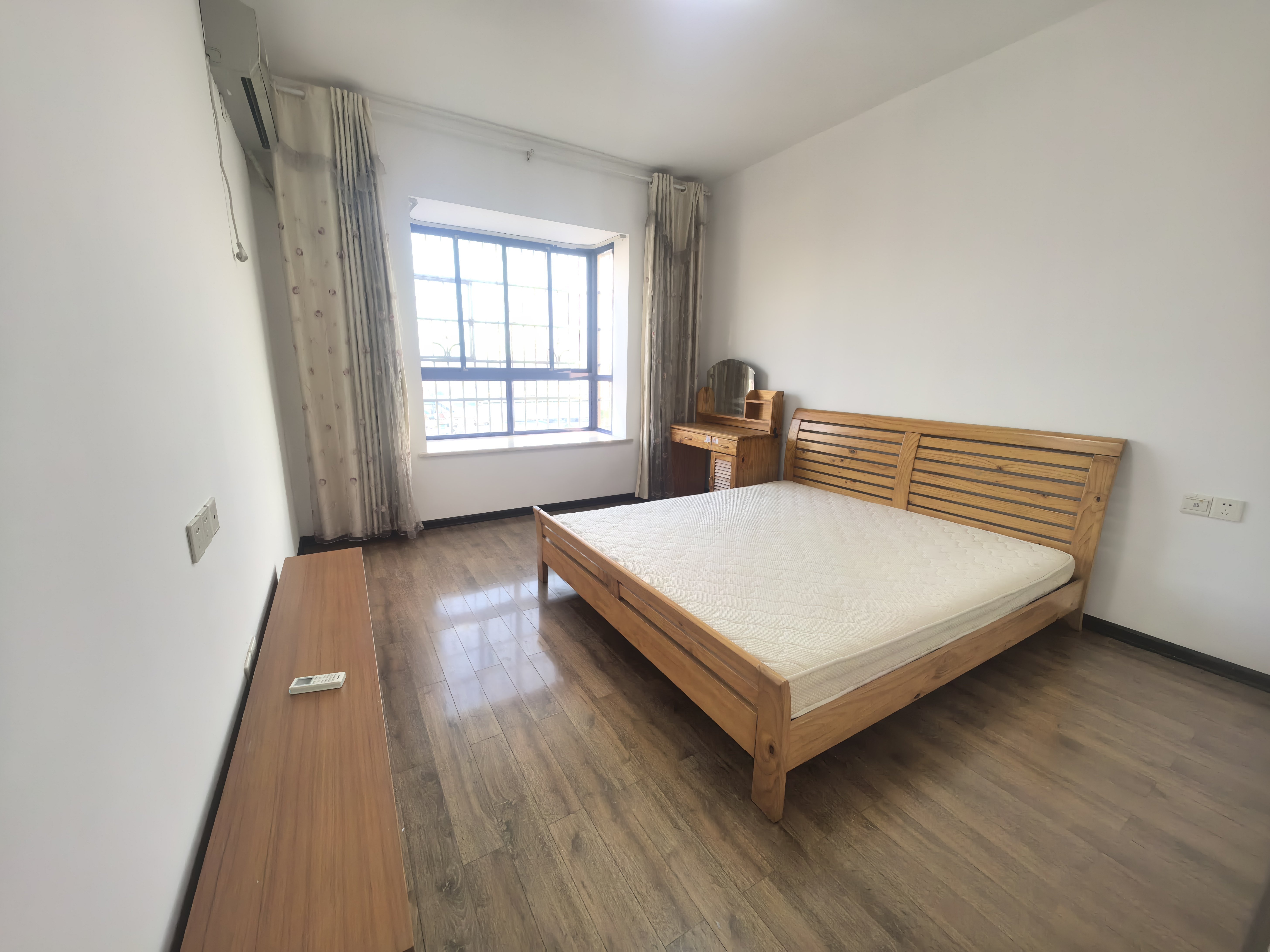 泉塘湾一期 3室2厅2卫 45.0万 泉塘湾一期 3室2厅2卫 45.0万室内图