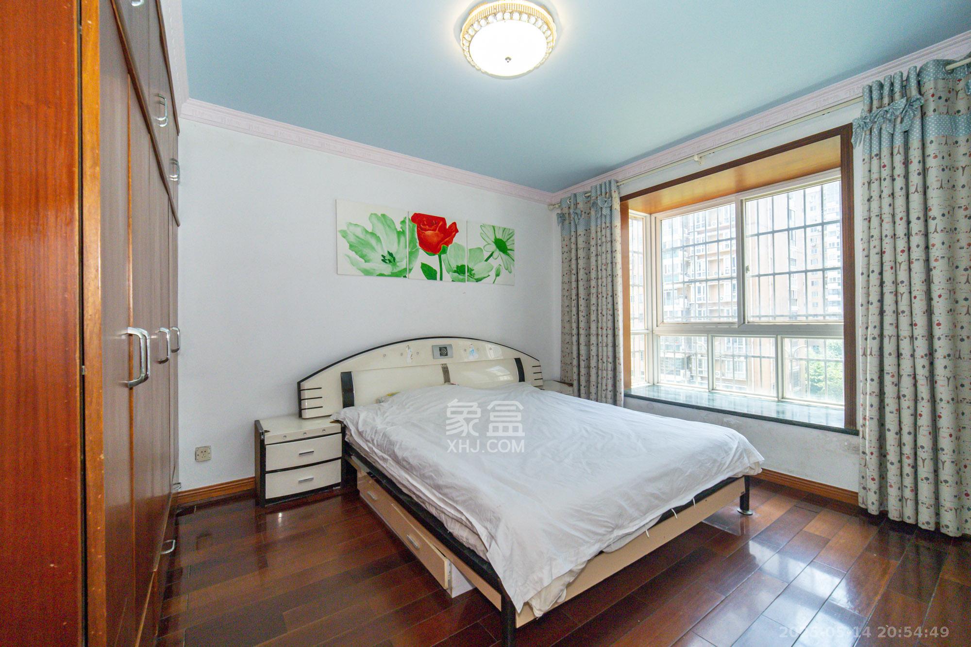 晶华美地 3室2厅1卫 64.8万 晶华美地 3室2厅1卫 64.8万卧室