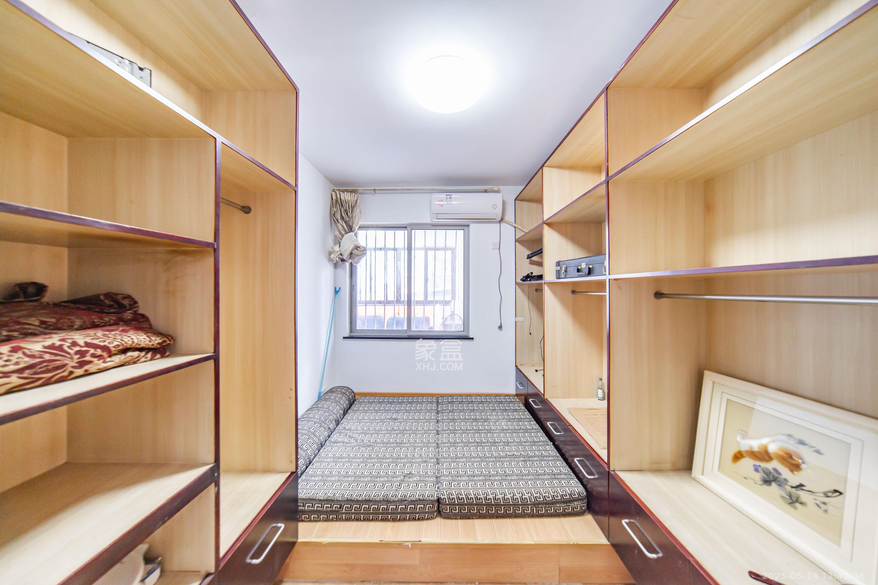 阳光100二期 4室2厅1卫 112.0万 阳光100二期 4室2厅1卫 112.0万卧室