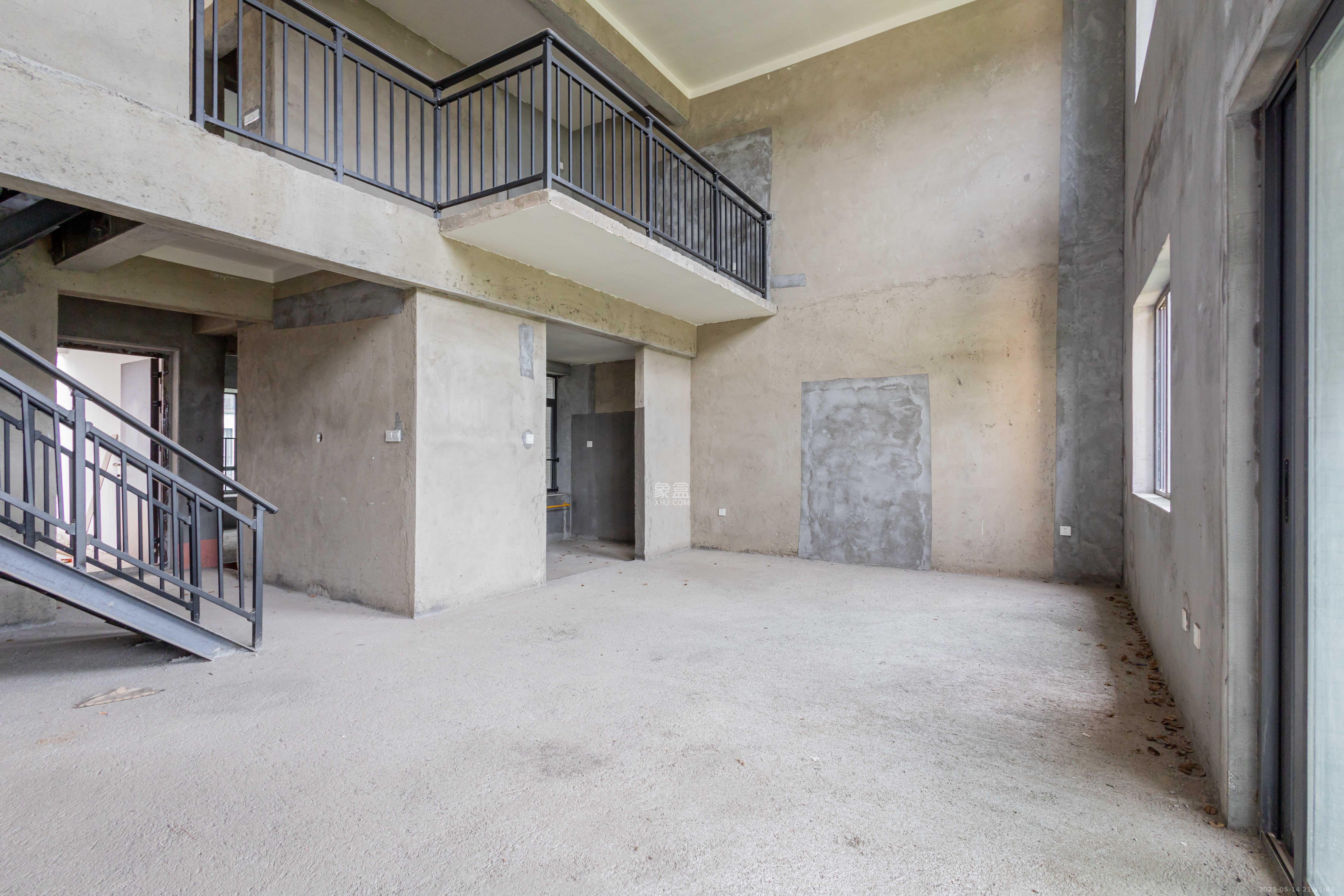 敏捷珑玥府  5室2厅2卫    148.0万 敏捷珑玥府  5室2厅2卫    148.0万客厅