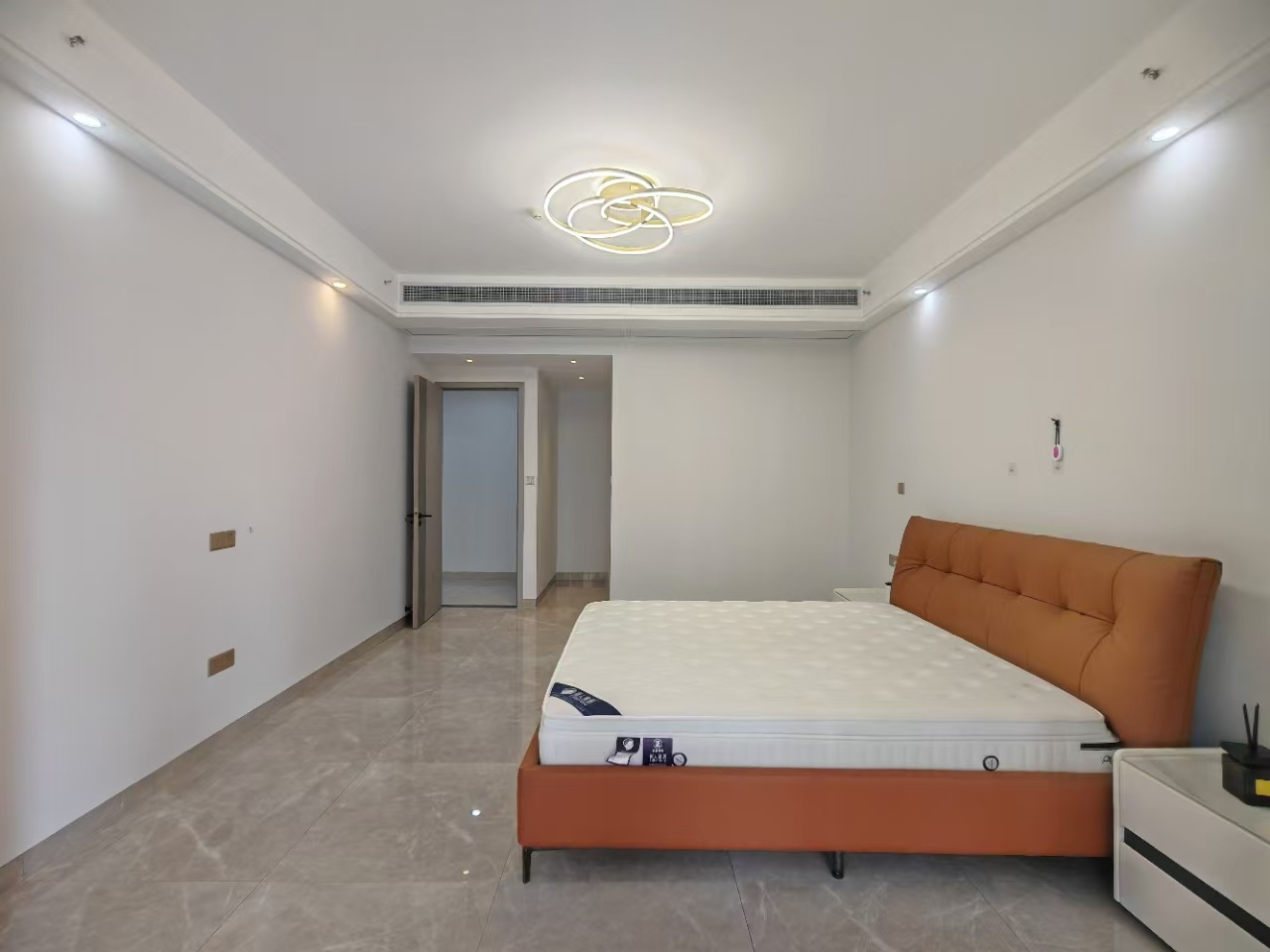 海航豪庭南苑  4室2厅3卫    10000.0元/月 海航豪庭南苑  4室2厅3卫    10000.0元/月室内图