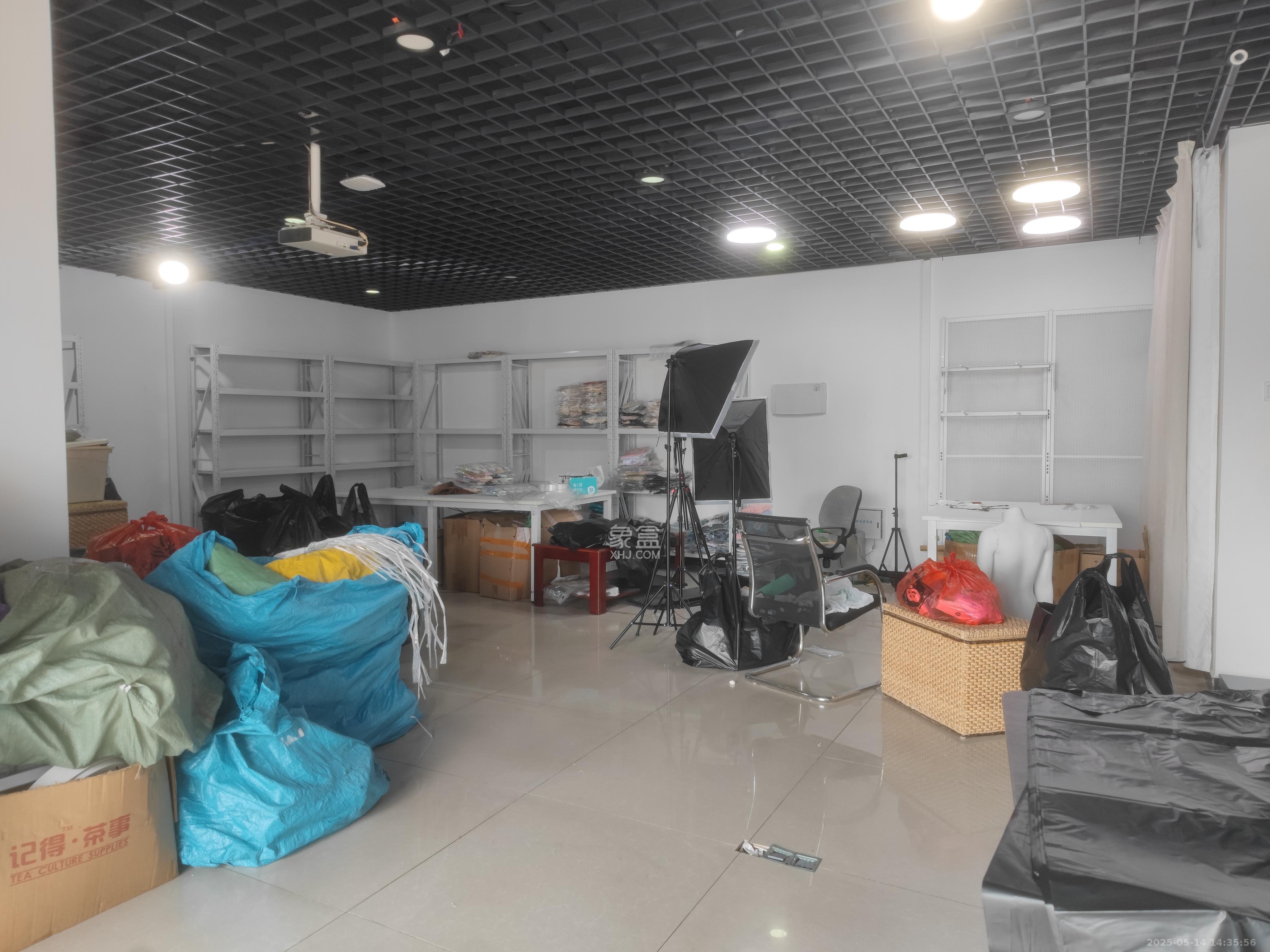 奥克斯缔壹城 1室0厅0卫 6000.0元/月 奥克斯缔壹城 1室0厅0卫 6000.0元/月室内图