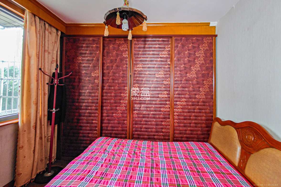 楚湘街二条巷散盘 3室2厅2卫 119.8万 楚湘街二条巷散盘 3室2厅2卫 119.8万卧室