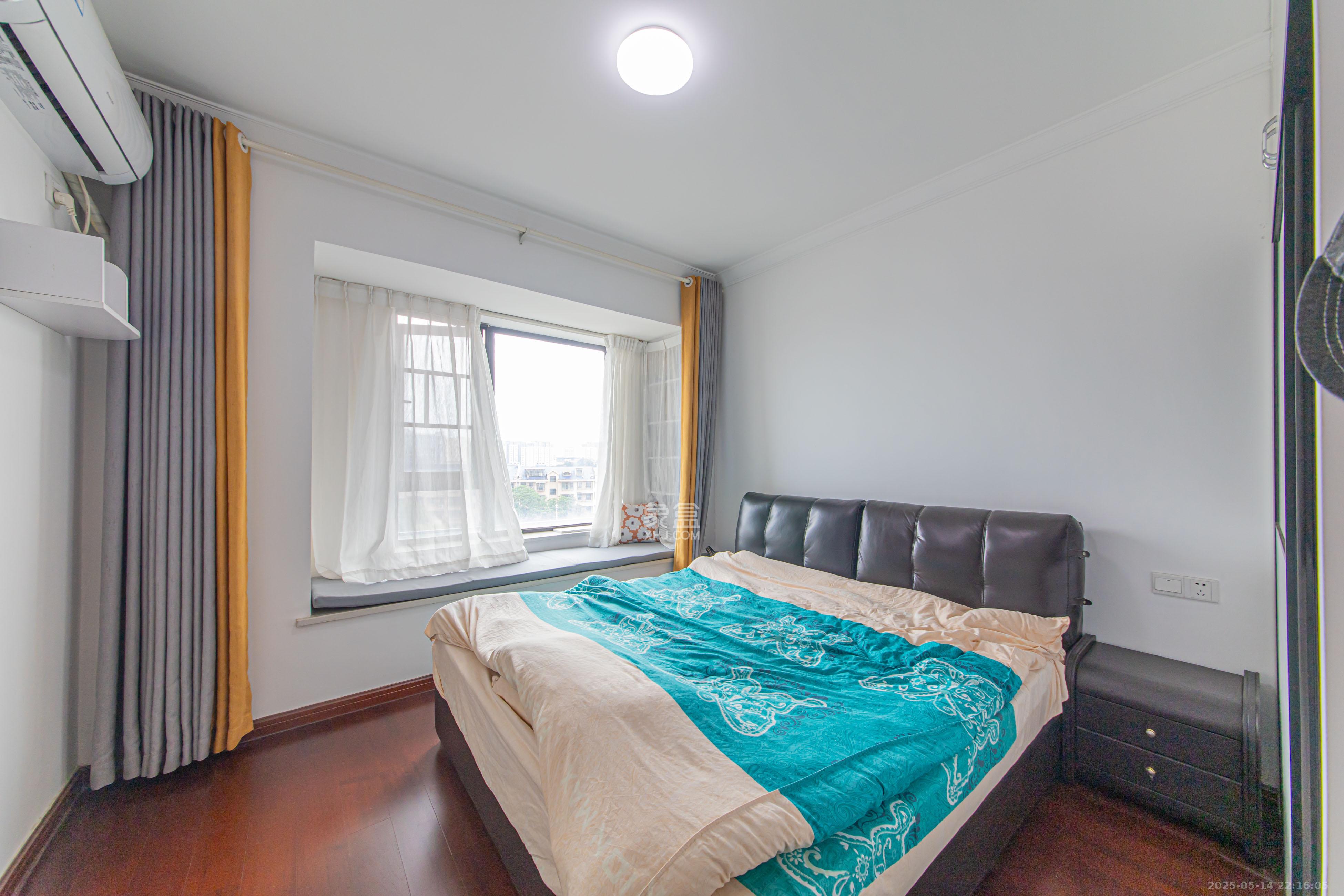 中海新城熙岸(中信新城五期) 3室2厅1卫 95.0万 中海新城熙岸(中信新城五期) 3室2厅1卫 95.0万卧室