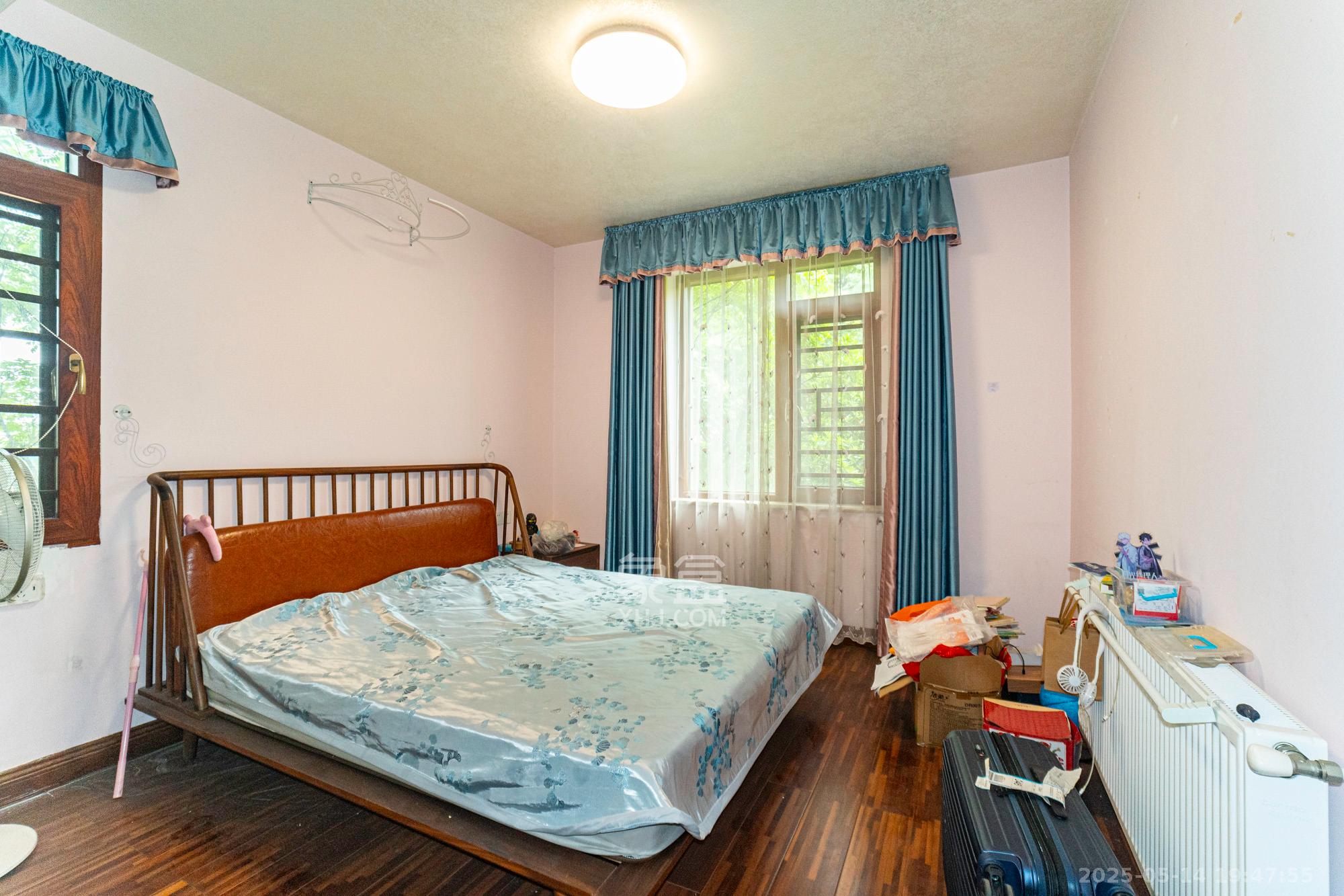 星湖湾一期洋房 7室2厅4卫 298.0万 星湖湾一期洋房 7室2厅4卫 298.0万卧室