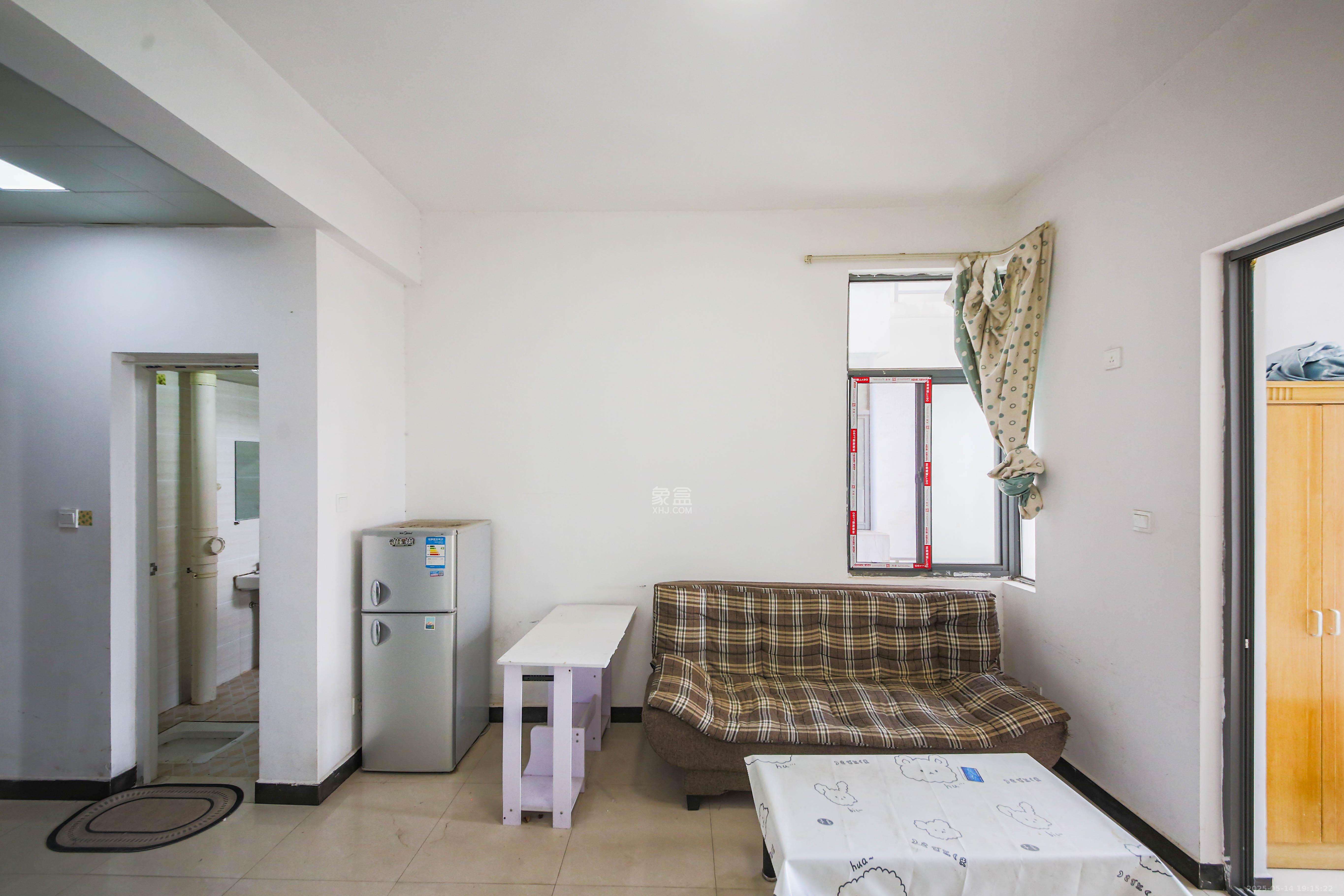 鑫远湘府逸园 1室1厅1卫 28.8万 鑫远湘府逸园 1室1厅1卫 28.8万客厅