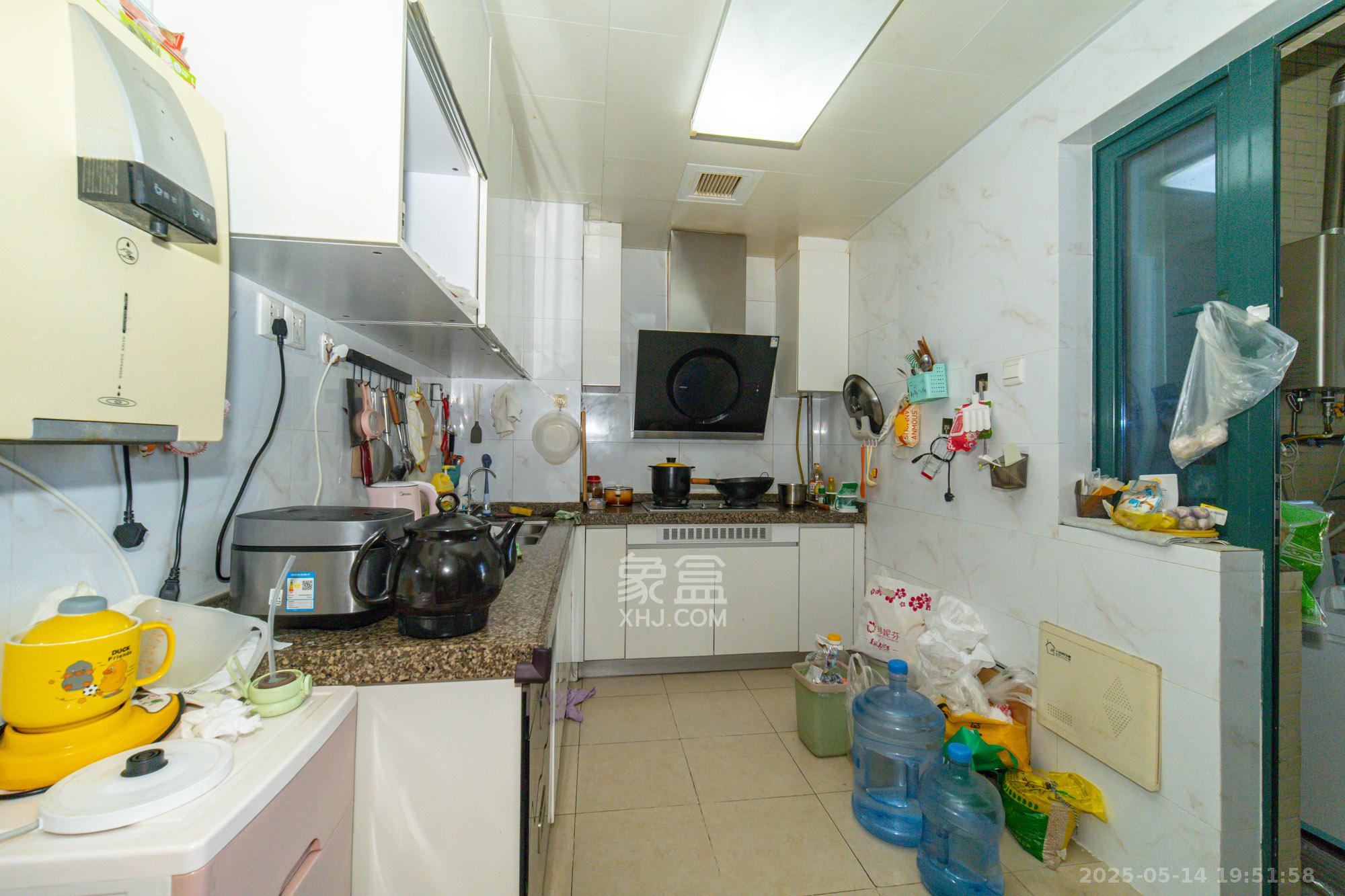 恒大翡翠华庭 3室2厅2卫 95.8万 恒大翡翠华庭 3室2厅2卫 95.8万厨房