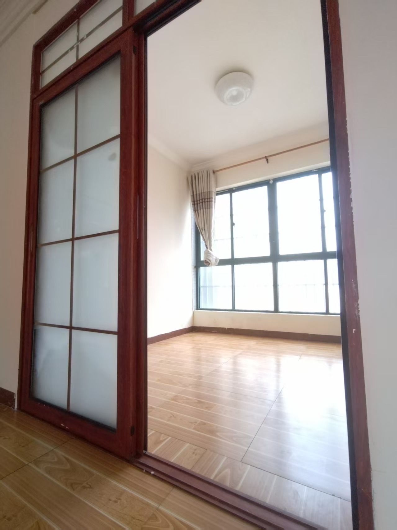 玉龙湾 4室2厅1卫 2700.0元/月 玉龙湾 4室2厅1卫 2700.0元/月室内图