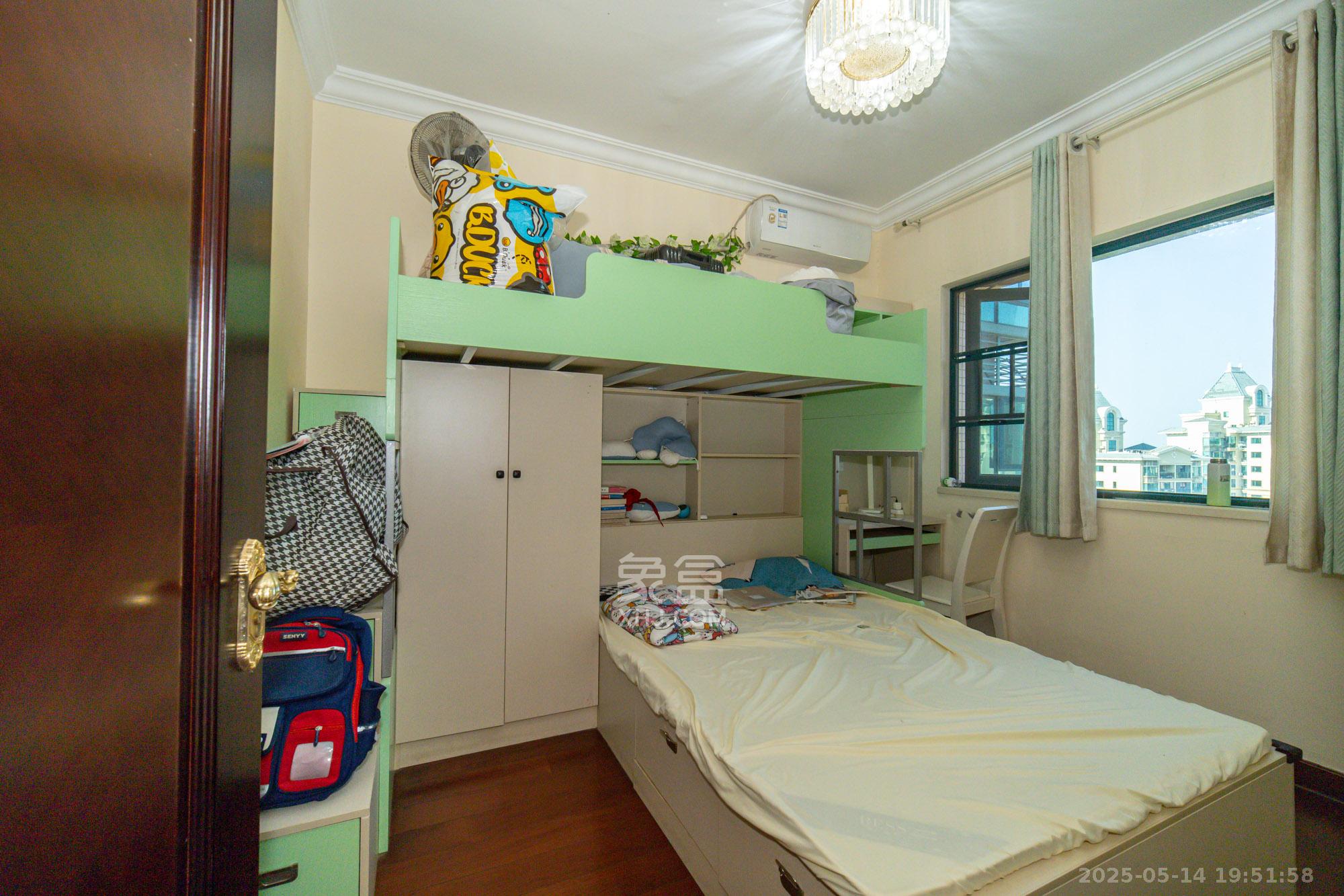 恒大翡翠华庭 3室2厅2卫 95.8万 恒大翡翠华庭 3室2厅2卫 95.8万卧室