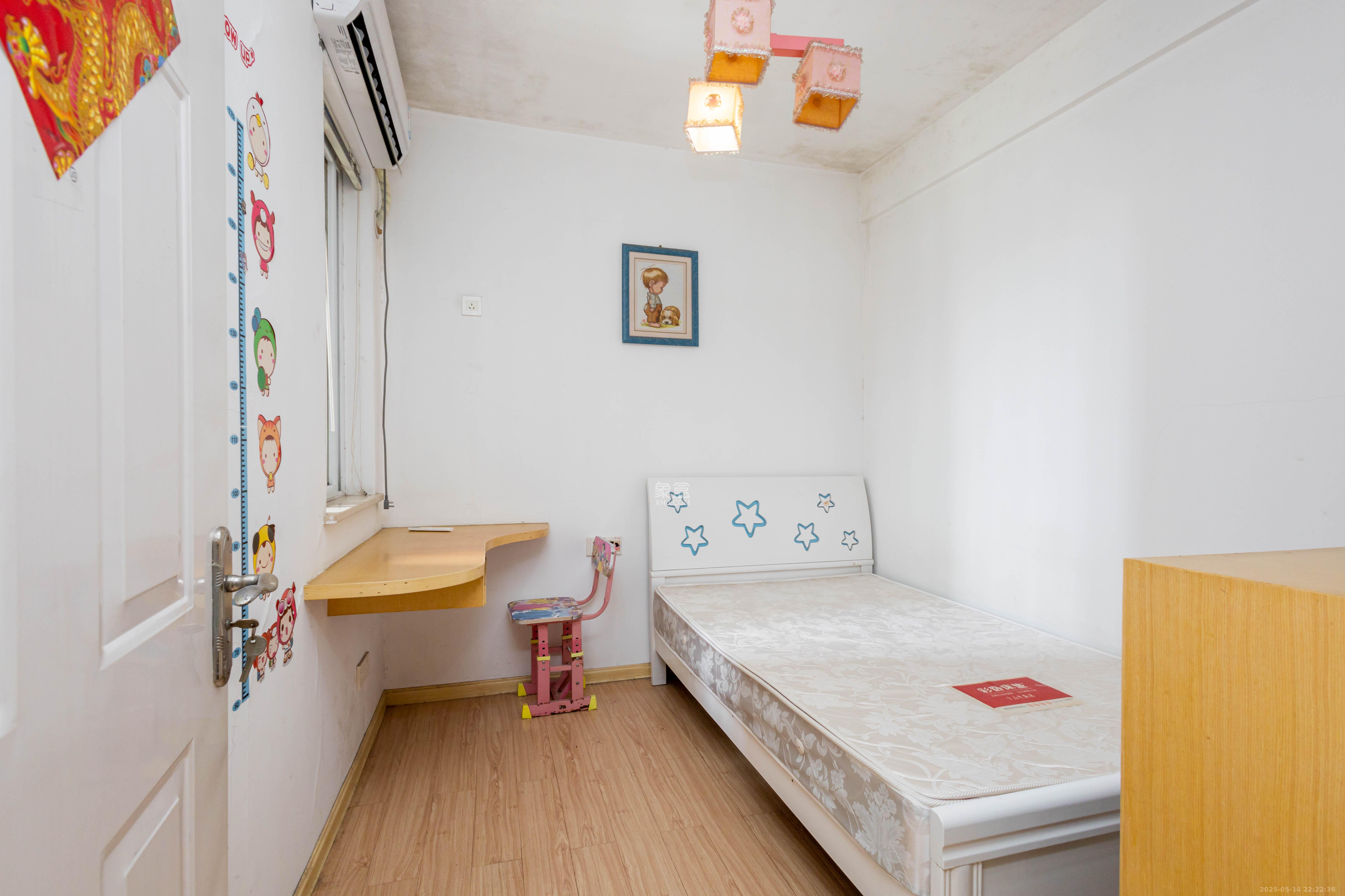 东业苹果社区 2室2厅1卫 39.5万 东业苹果社区 2室2厅1卫 39.5万卧室