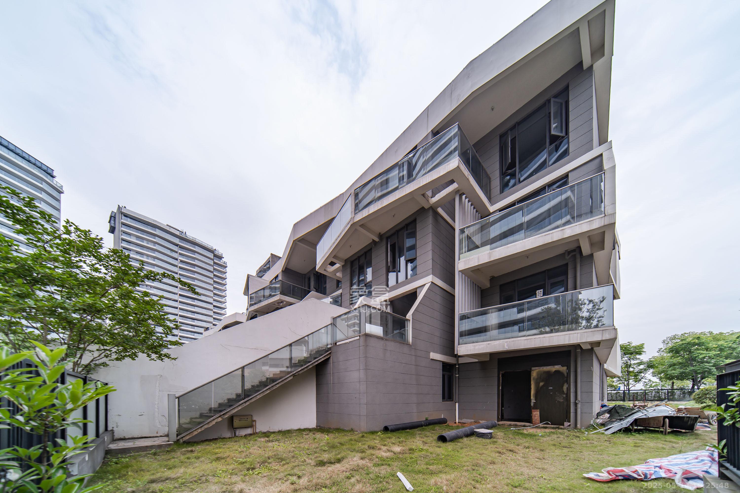 珠江颐德公馆  7室3厅3卫    1260.0万其他
