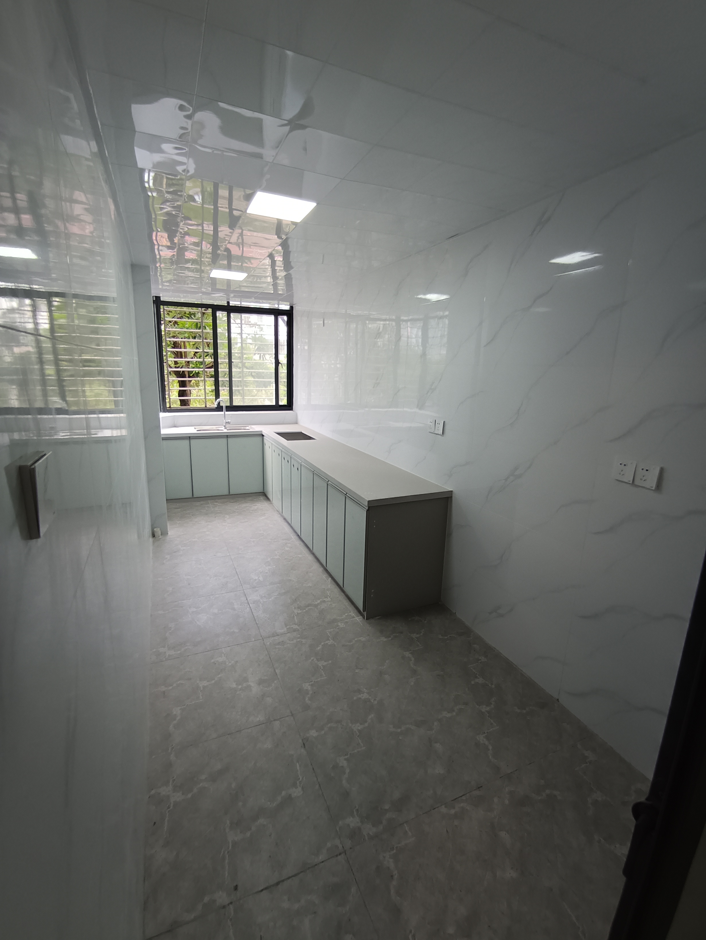 金竹园 5室2厅2卫 133.0万 金竹园 5室2厅2卫 133.0万客厅