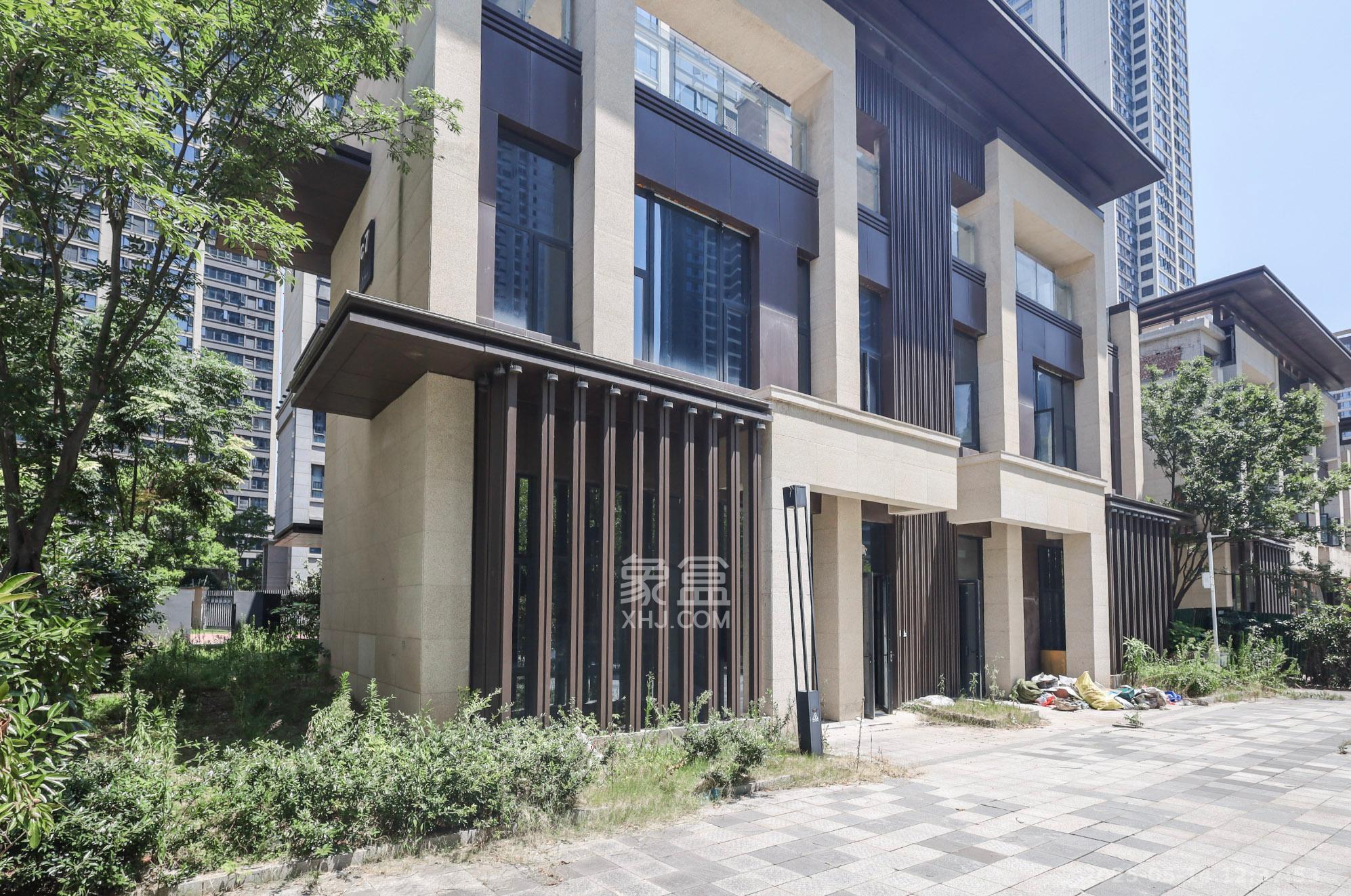 南山梅溪一方  5室2厅3卫   370.00万其他