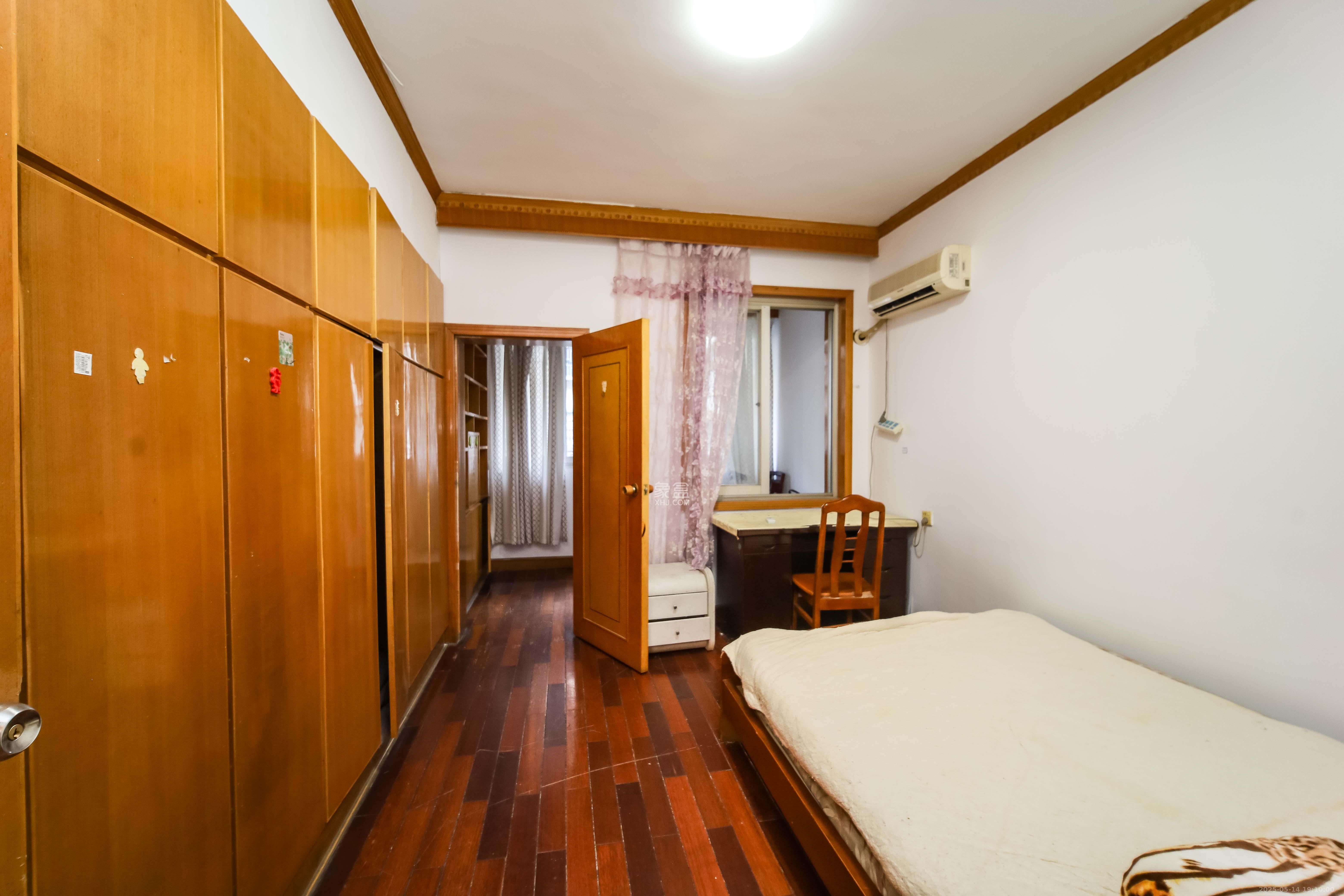 安泰新村  2室2厅1卫   51.50万卧室