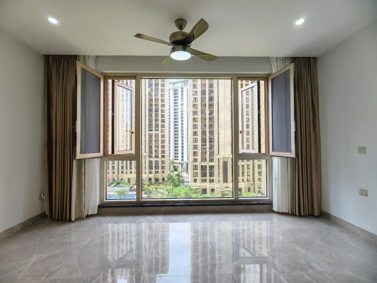 海航豪庭南苑  4室2厅3卫    10000.0元/月 海航豪庭南苑  4室2厅3卫    10000.0元/月室内图