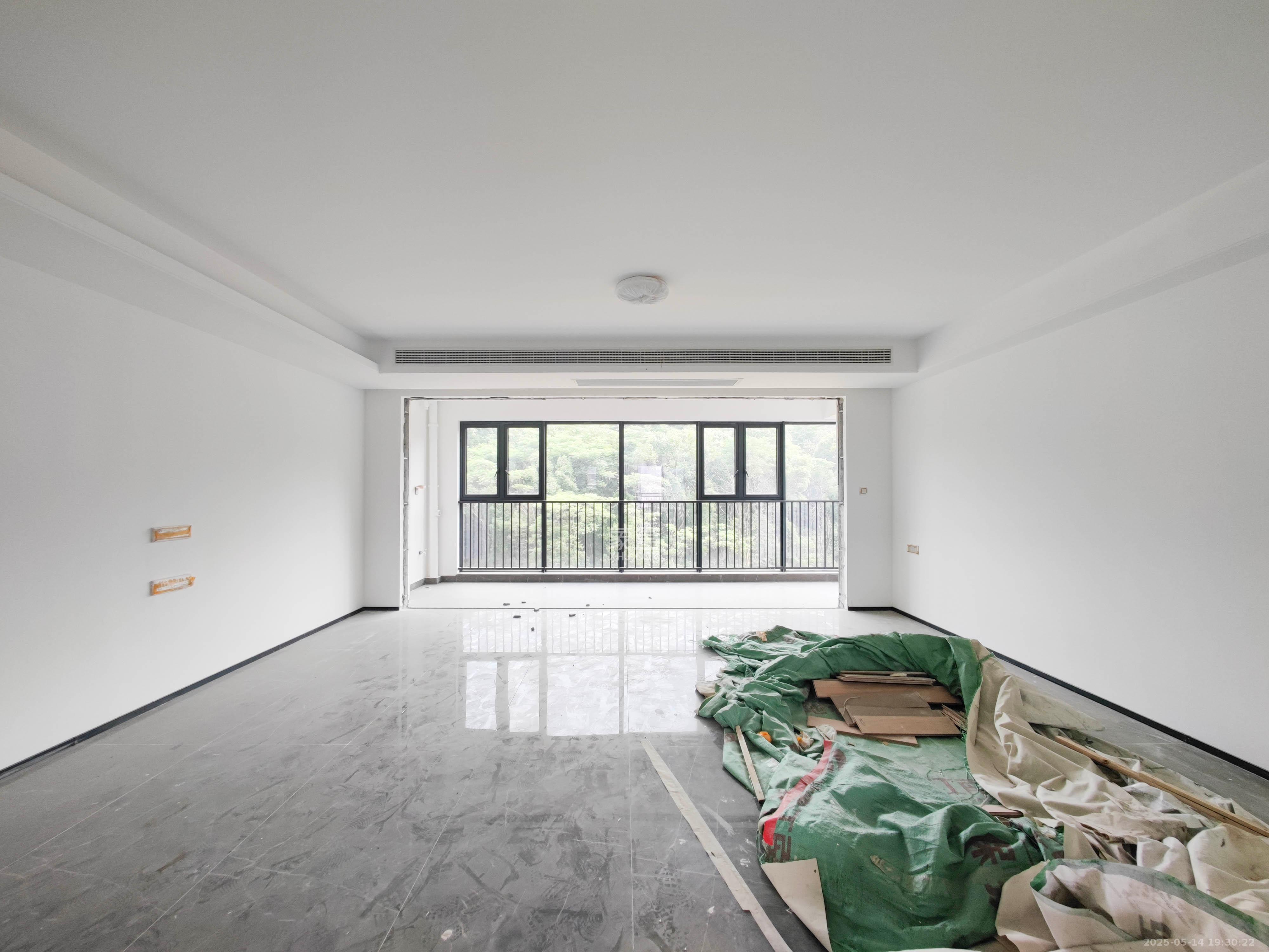 中海星樾府 4室2厅1卫 326.0万 中海星樾府 4室2厅1卫 326.0万客厅